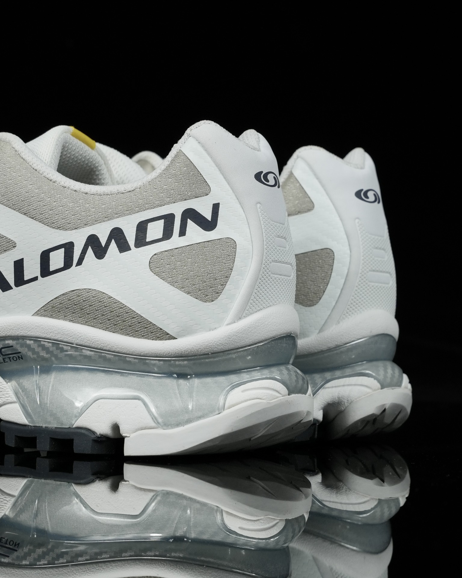 SalomonXT-4OG萨洛蒙高科技户外休闲跑鞋471330鞋身采用耐磨TPU和网眼材质打造让鞋子更轻