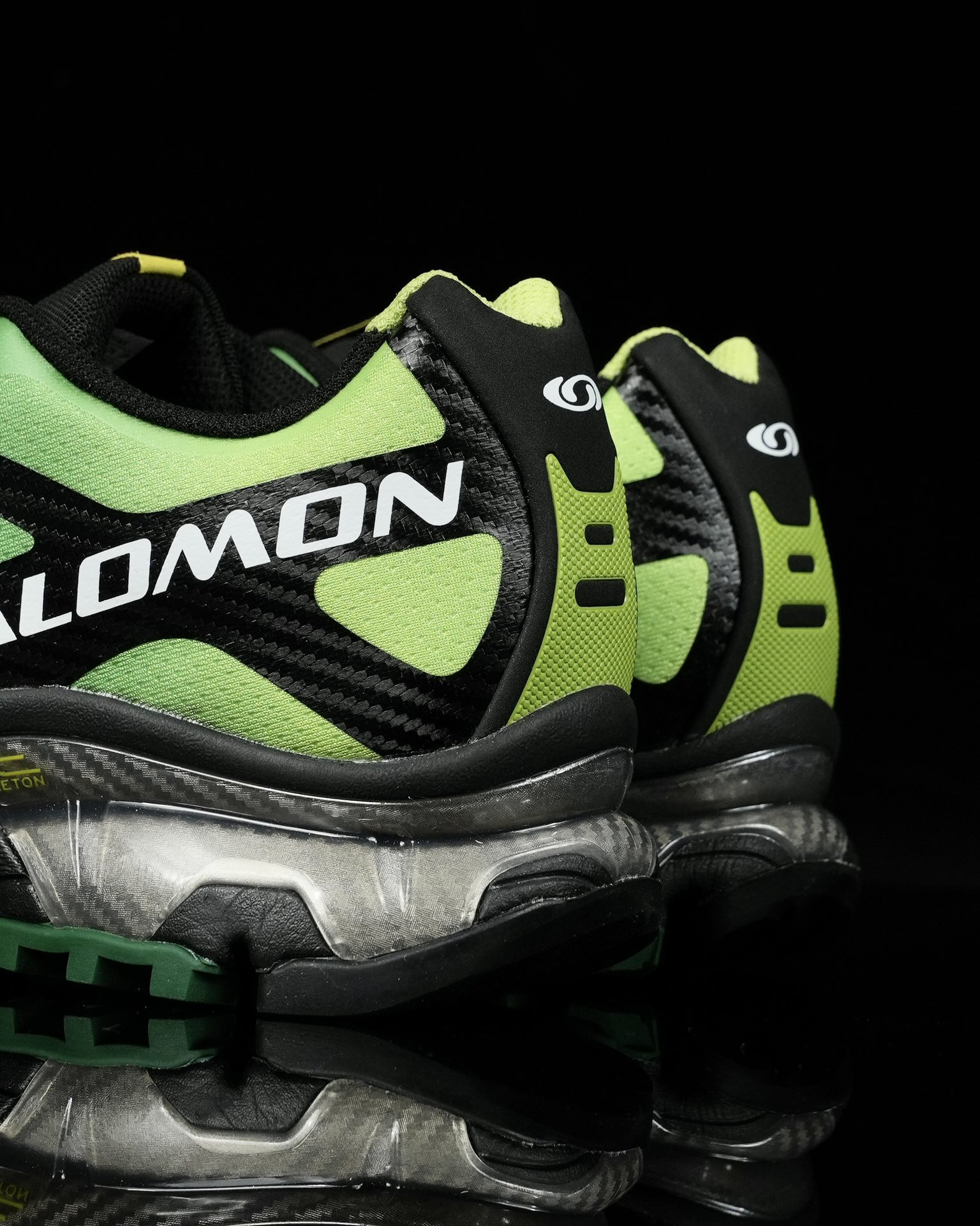 SalomonXT-4OG萨洛蒙高科技户外休闲跑鞋471332鞋身采用耐磨TPU和网眼材质打造让鞋子更轻