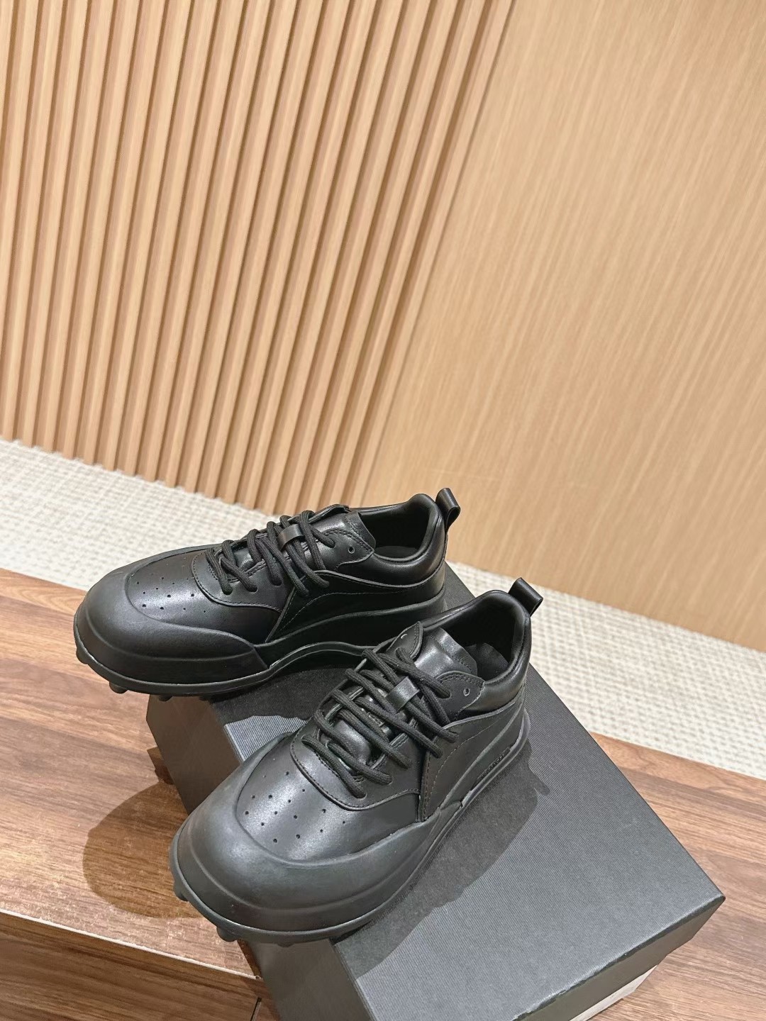 “Gil Sander Gilsanda’s Latest Recreational Sneakers with Simplistic Aesthetics and Comfort” - 图片 4