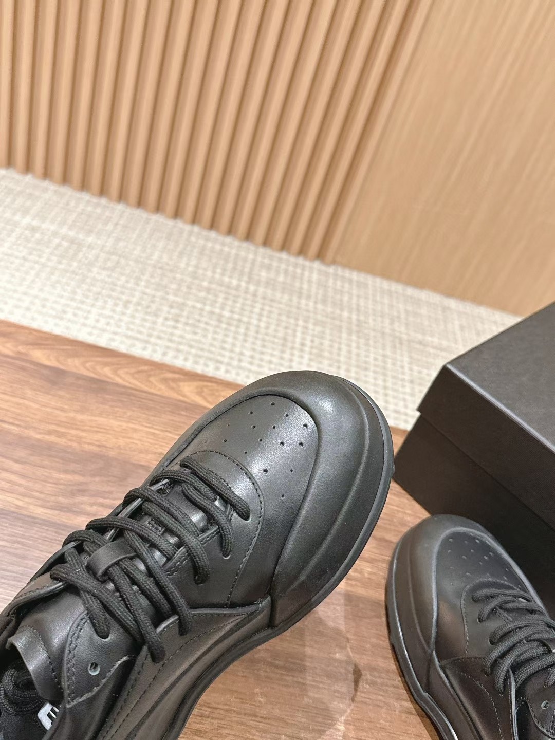 “Gil Sander Gilsanda’s Latest Recreational Sneakers with Simplistic Aesthetics and Comfort” - 图片 7
