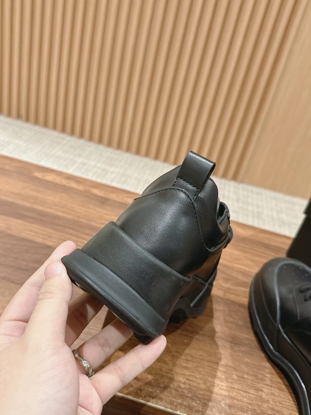“Gil Sander Gilsanda’s Latest Recreational Sneakers with Simplistic Aesthetics and Comfort” - 图片 8