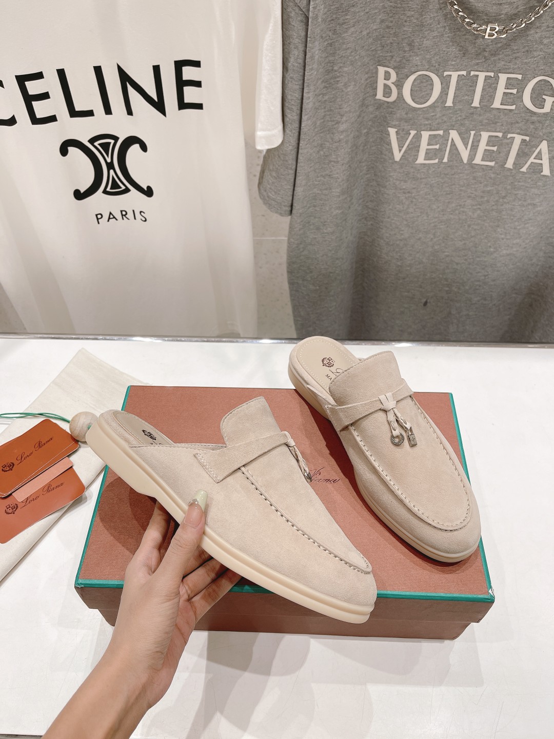 高版本出厂 半托
  Loro Piana* LP万年经典款乐福鞋 简约时尚 脚感超级舒适 一天可以暴走