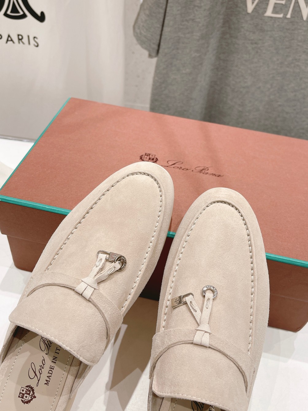 高版本出厂 半托
  Loro Piana* LP万年经典款乐福鞋 简约时尚 脚感超级舒适 一天可以暴走