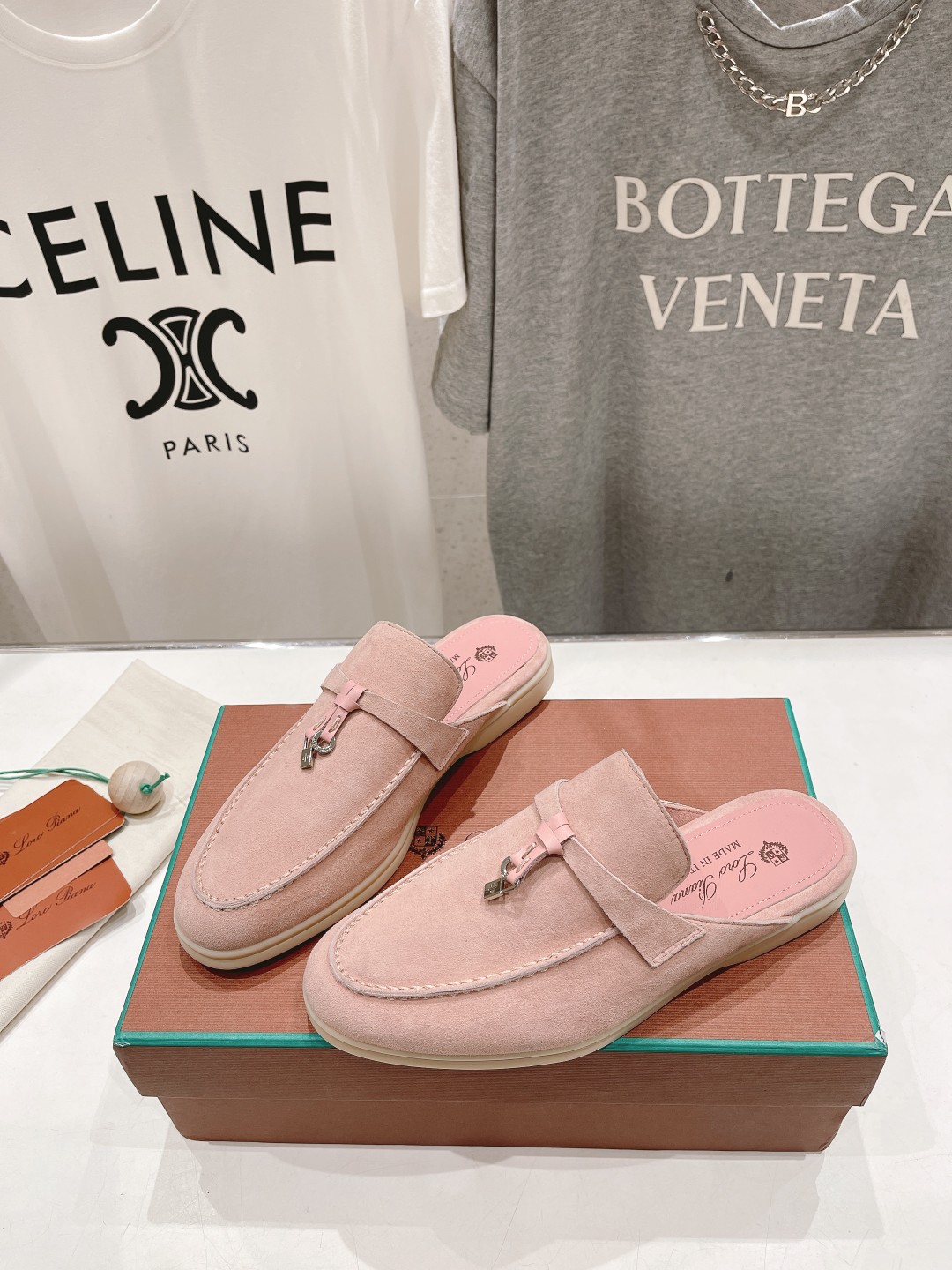 高版本出厂 半托
  Loro Piana* LP万年经典款乐福鞋 简约时尚 脚感超级舒适 一天可以暴走