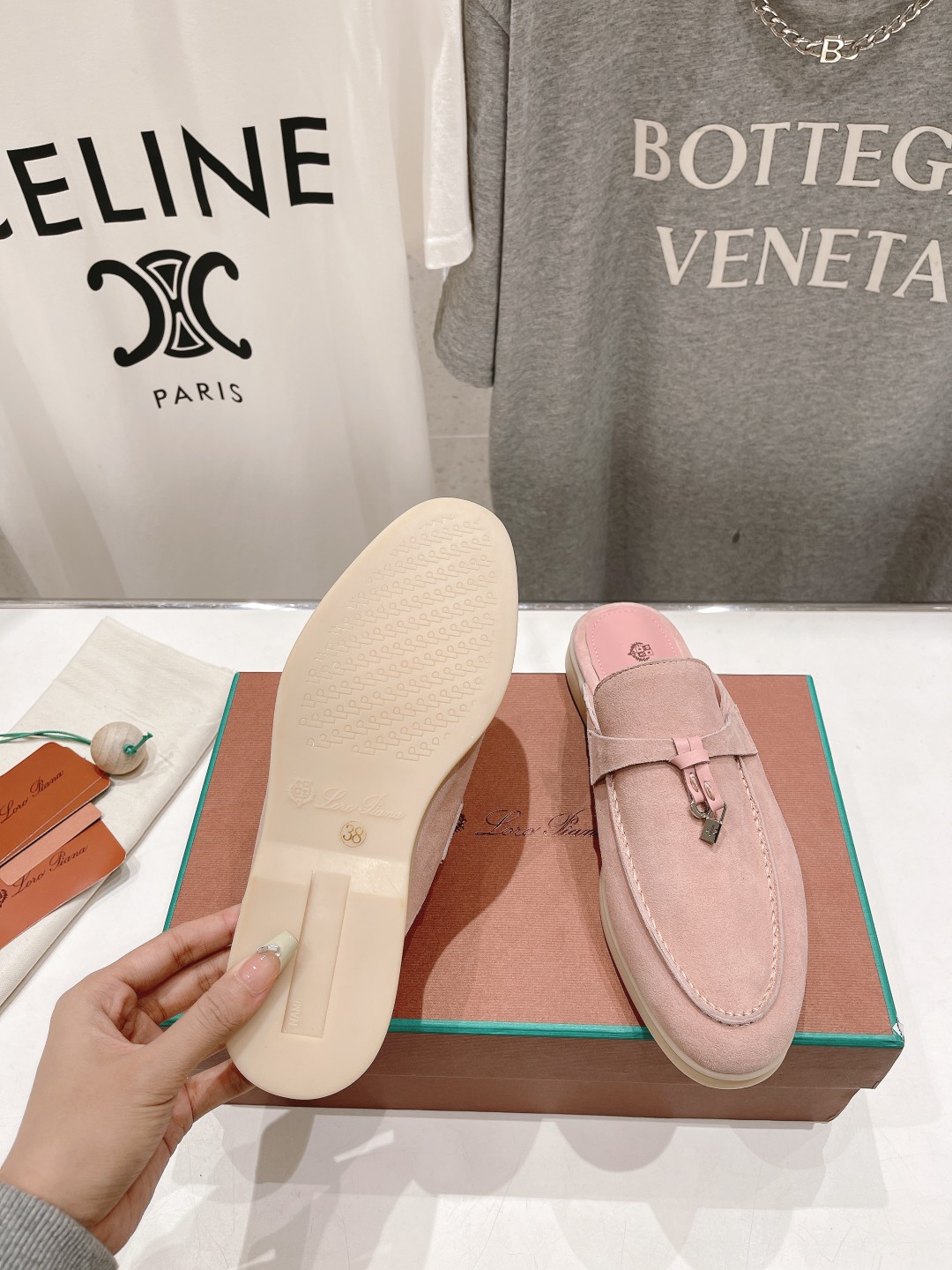 高版本出厂 半托
  Loro Piana* LP万年经典款乐福鞋 简约时尚 脚感超级舒适 一天可以暴走