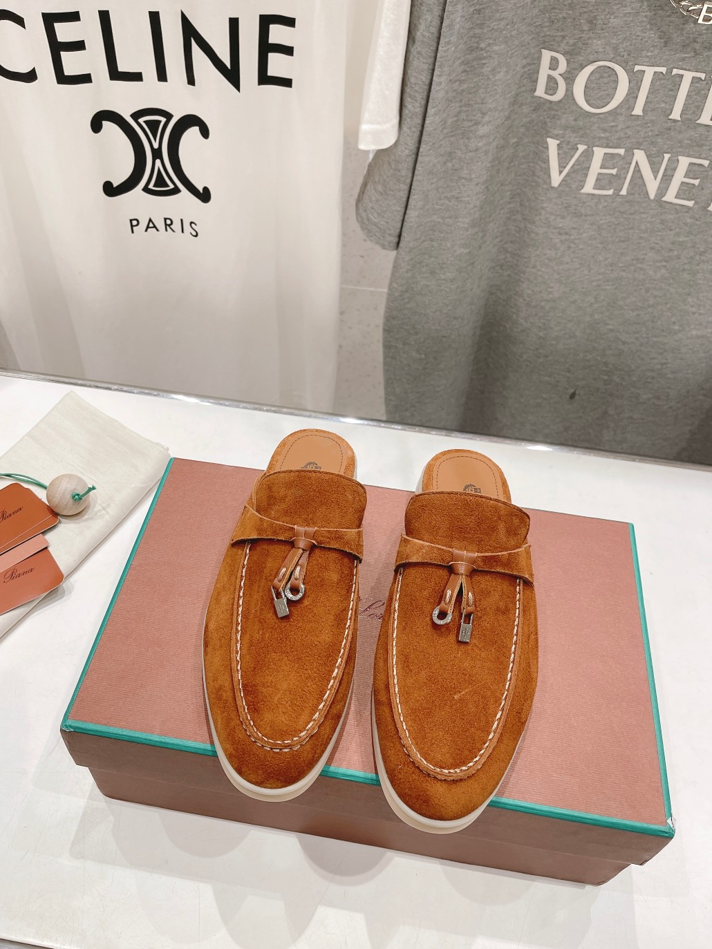 高版本出厂 半托
  Loro Piana* LP万年经典款乐福鞋 简约时尚 脚感超级舒适 一天可以暴走