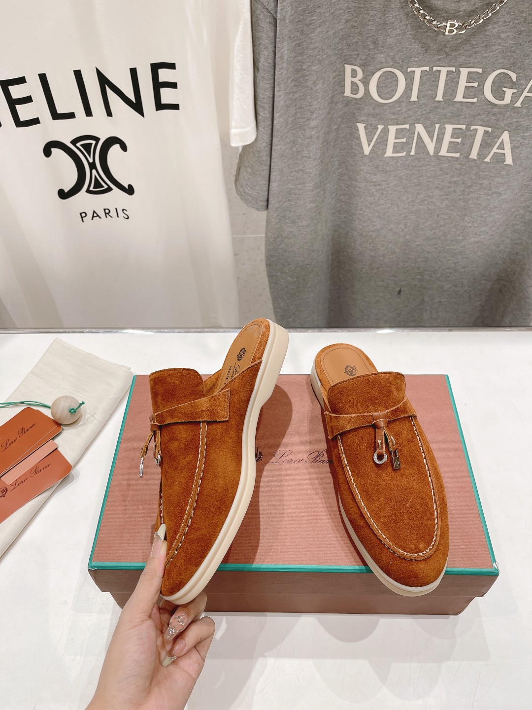 高版本出厂 半托
  Loro Piana* LP万年经典款乐福鞋 简约时尚 脚感超级舒适 一天可以暴走