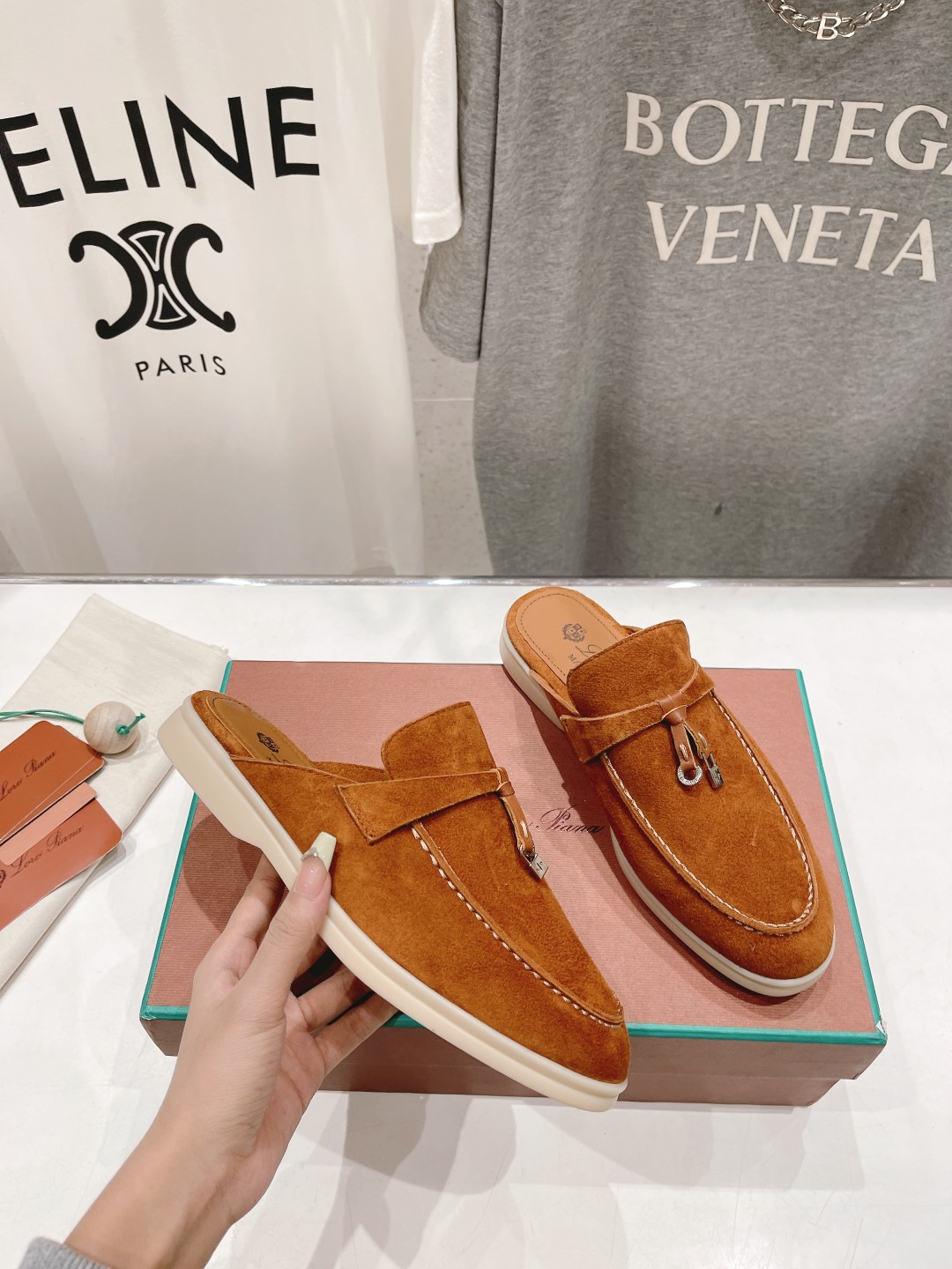 高版本出厂 半托
  Loro Piana* LP万年经典款乐福鞋 简约时尚 脚感超级舒适 一天可以暴走