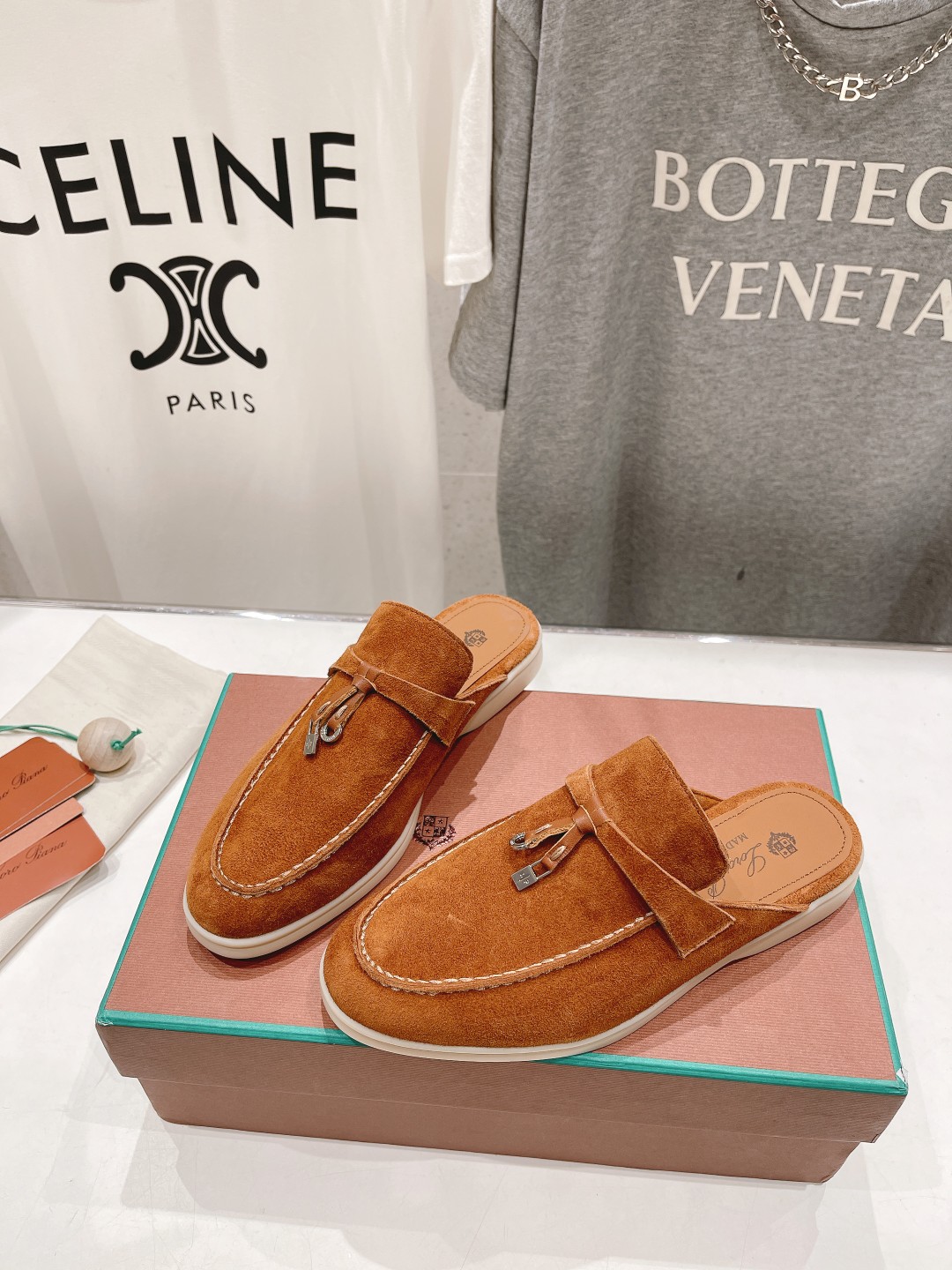 高版本出厂 半托
  Loro Piana* LP万年经典款乐福鞋 简约时尚 脚感超级舒适 一天可以暴走