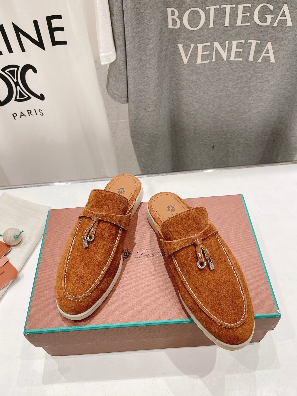 高版本出厂 半托
  Loro Piana* LP万年经典款乐福鞋 简约时尚 脚感超级舒适 一天可以暴走