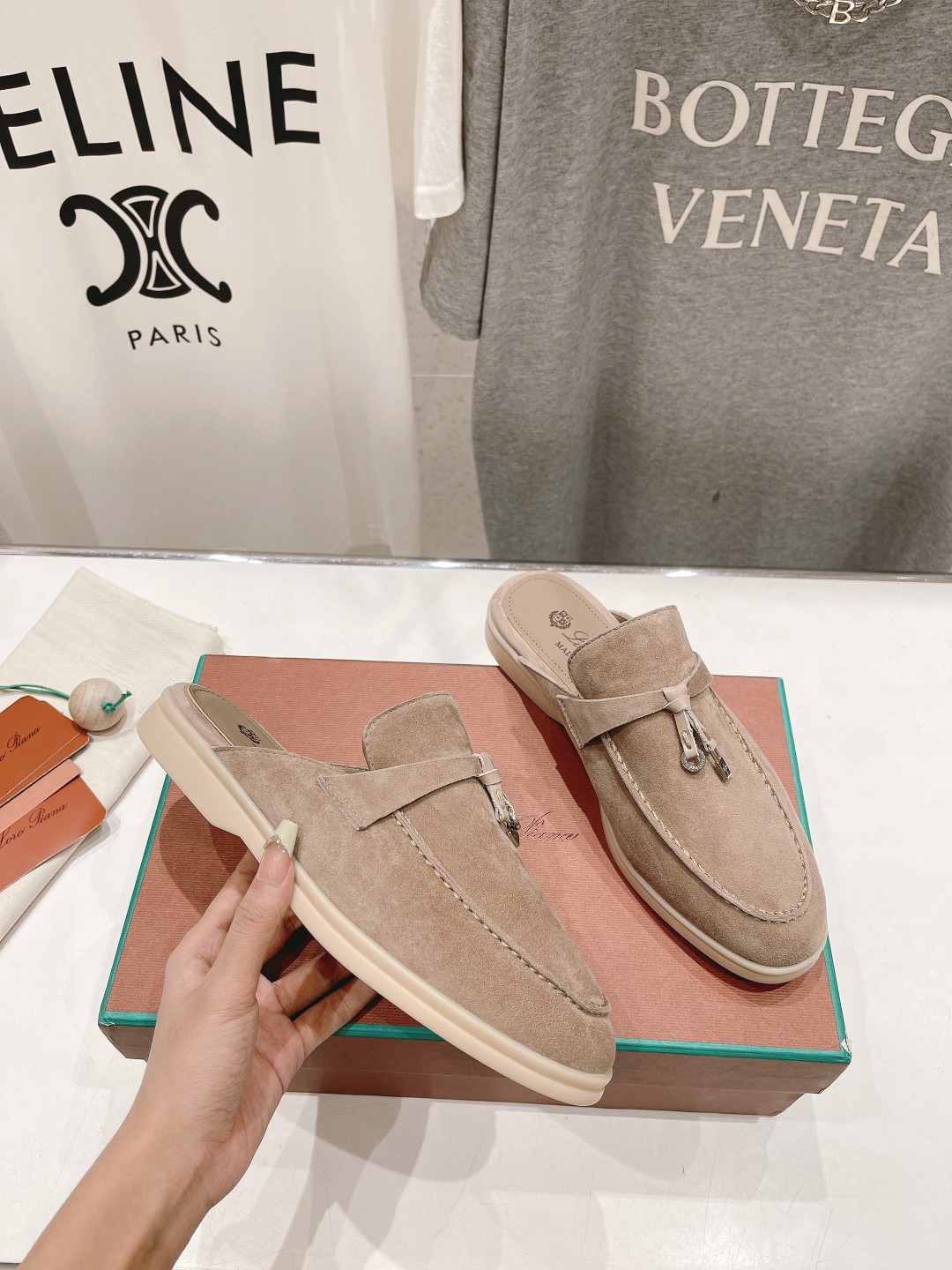 高版本出厂 半托
  Loro Piana* LP万年经典款乐福鞋 简约时尚 脚感超级舒适 一天可以暴走
