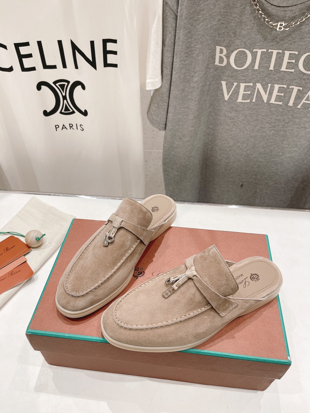 高版本出厂 半托
  Loro Piana* LP万年经典款乐福鞋 简约时尚 脚感超级舒适 一天可以暴走