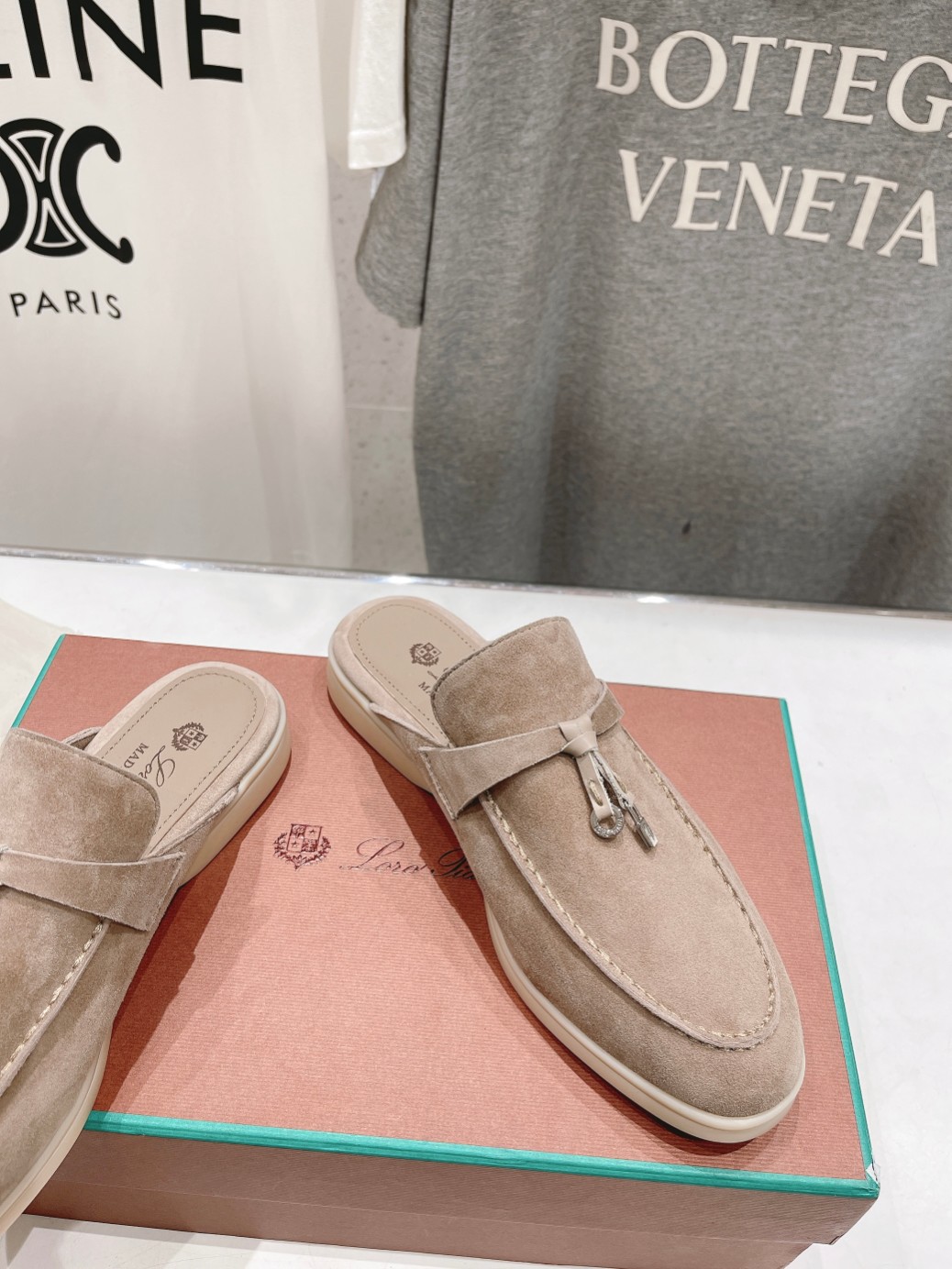 高版本出厂 半托
  Loro Piana* LP万年经典款乐福鞋 简约时尚 脚感超级舒适 一天可以暴走