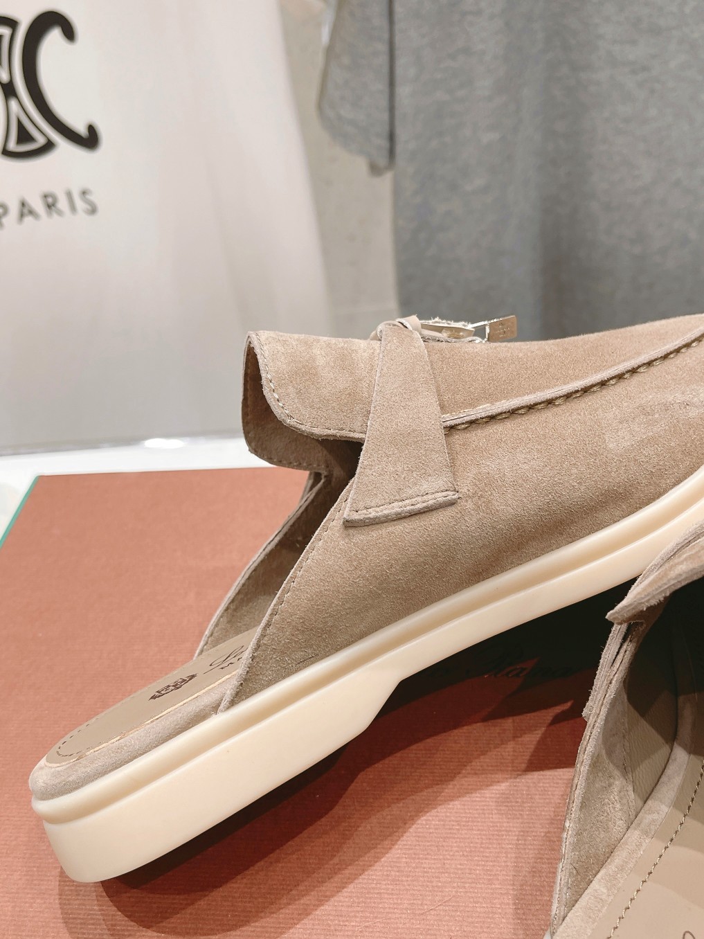 高版本出厂 半托
  Loro Piana* LP万年经典款乐福鞋 简约时尚 脚感超级舒适 一天可以暴走