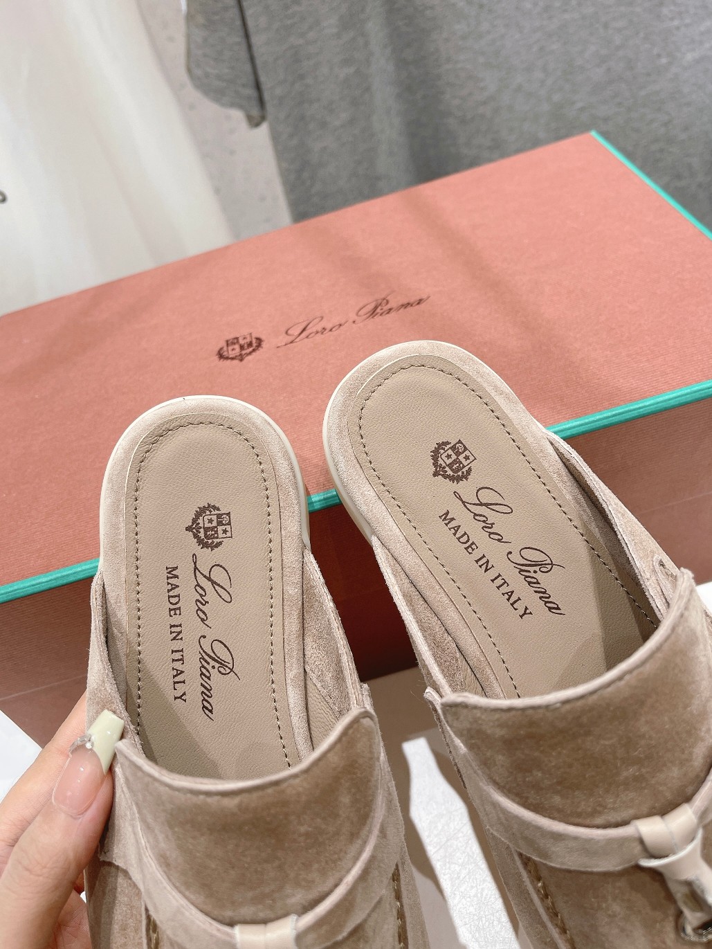 高版本出厂 半托
  Loro Piana* LP万年经典款乐福鞋 简约时尚 脚感超级舒适 一天可以暴走