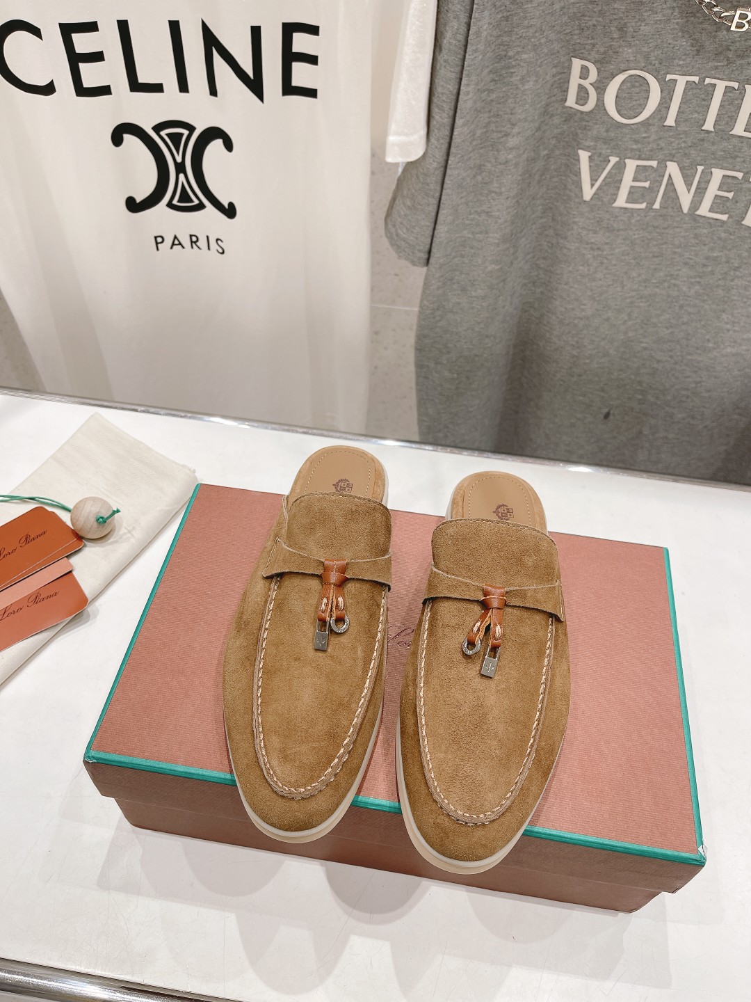 高版本出厂 半托
  Loro Piana* LP万年经典款乐福鞋 简约时尚 脚感超级舒适 一天可以暴走