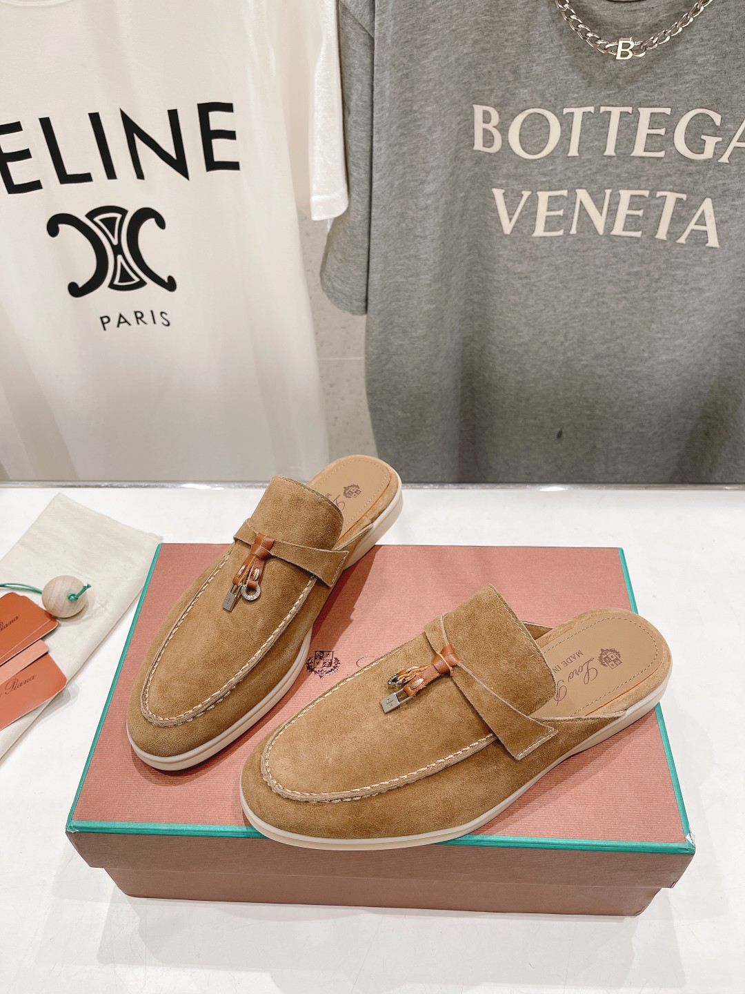 高版本出厂 半托
  Loro Piana* LP万年经典款乐福鞋 简约时尚 脚感超级舒适 一天可以暴走