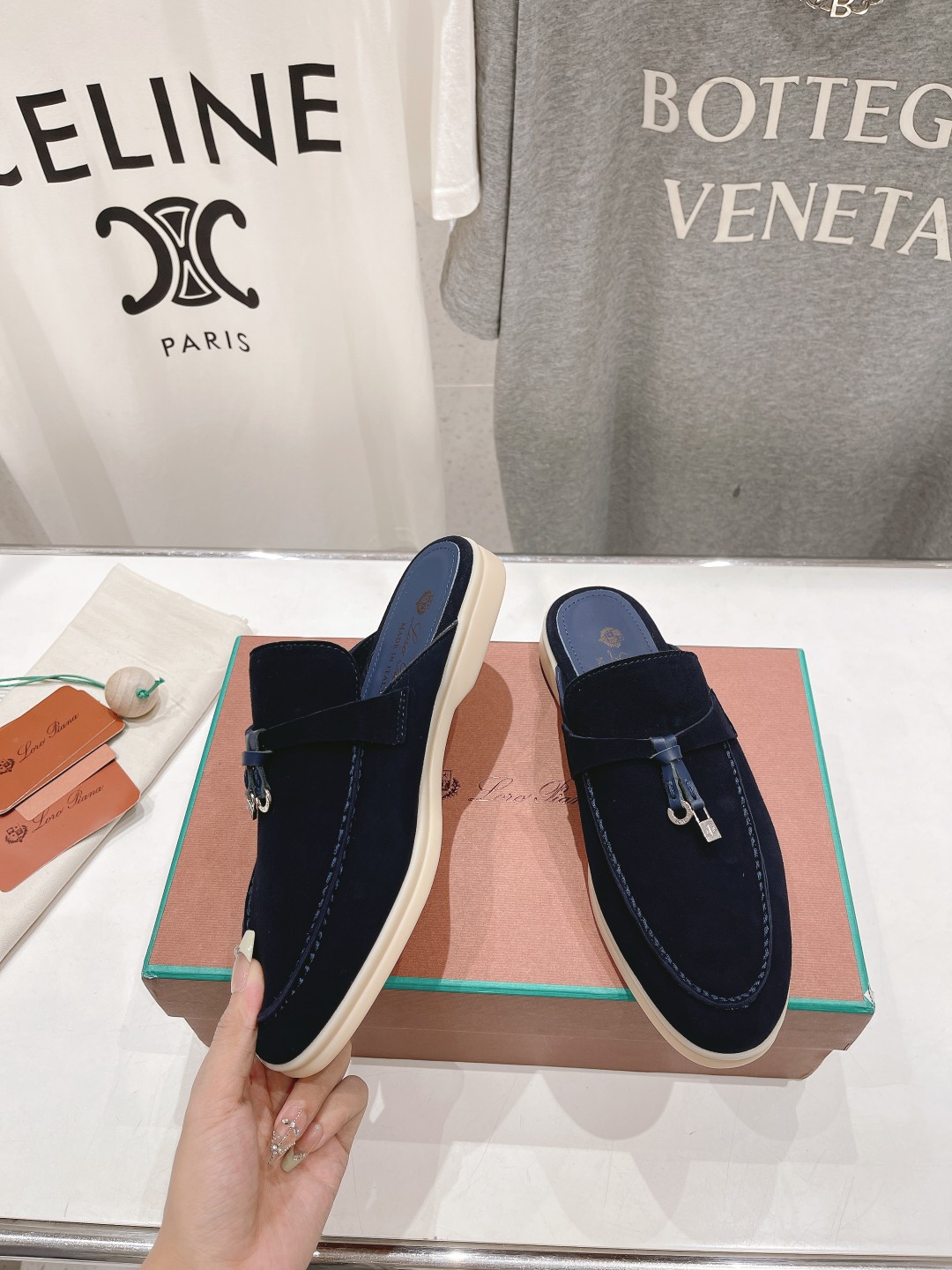 高版本出厂 半托
  Loro Piana* LP万年经典款乐福鞋 简约时尚 脚感超级舒适 一天可以暴走