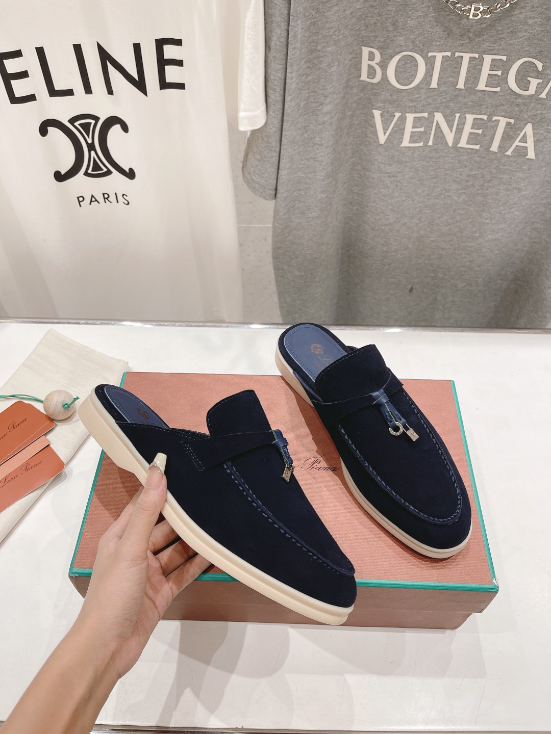 高版本出厂 半托
  Loro Piana* LP万年经典款乐福鞋 简约时尚 脚感超级舒适 一天可以暴走