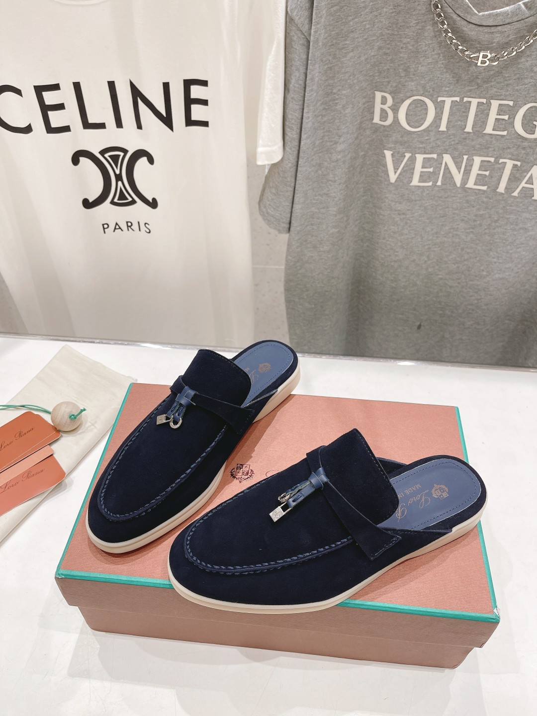 高版本出厂 半托
  Loro Piana* LP万年经典款乐福鞋 简约时尚 脚感超级舒适 一天可以暴走