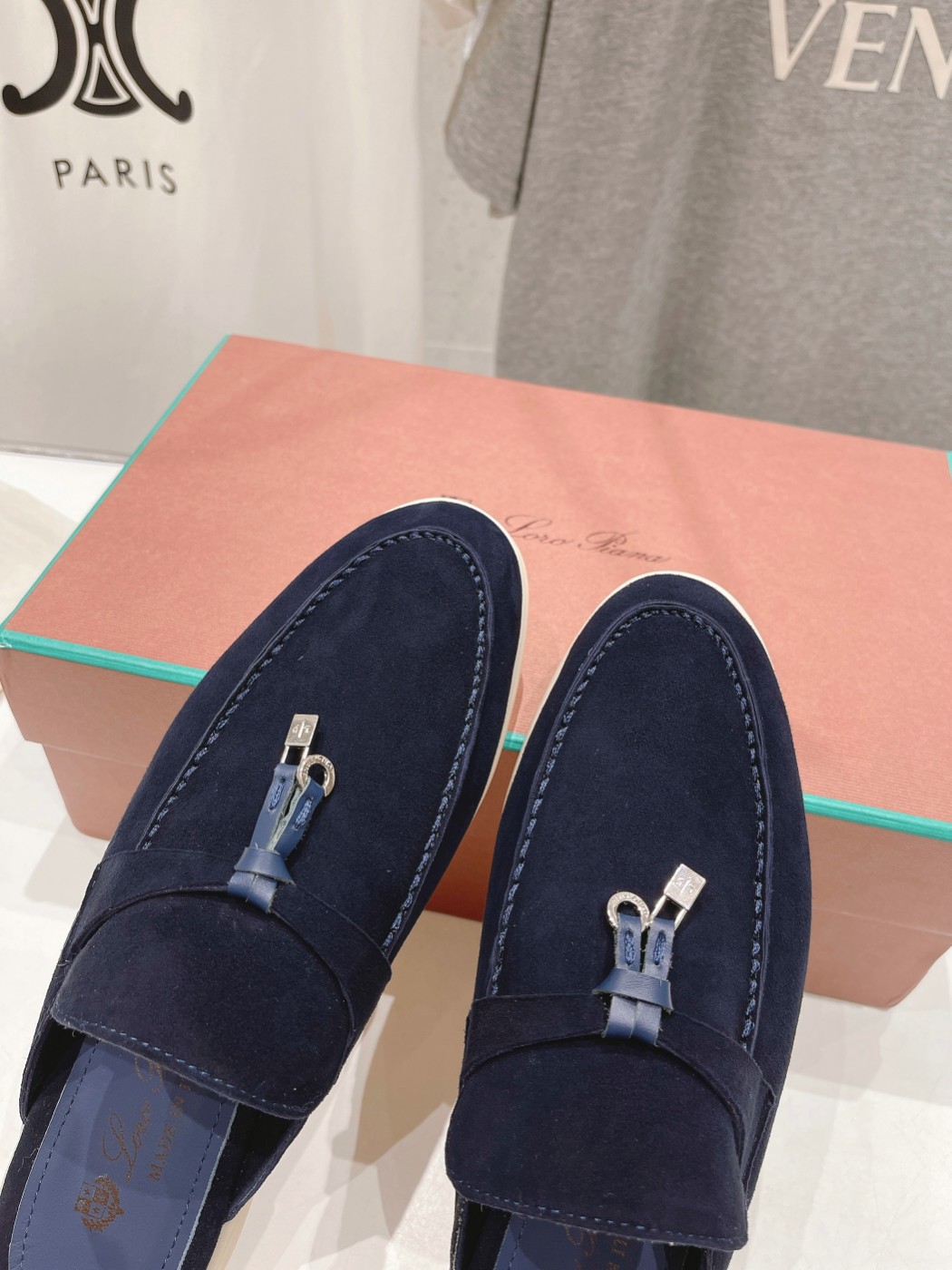 高版本出厂 半托
  Loro Piana* LP万年经典款乐福鞋 简约时尚 脚感超级舒适 一天可以暴走