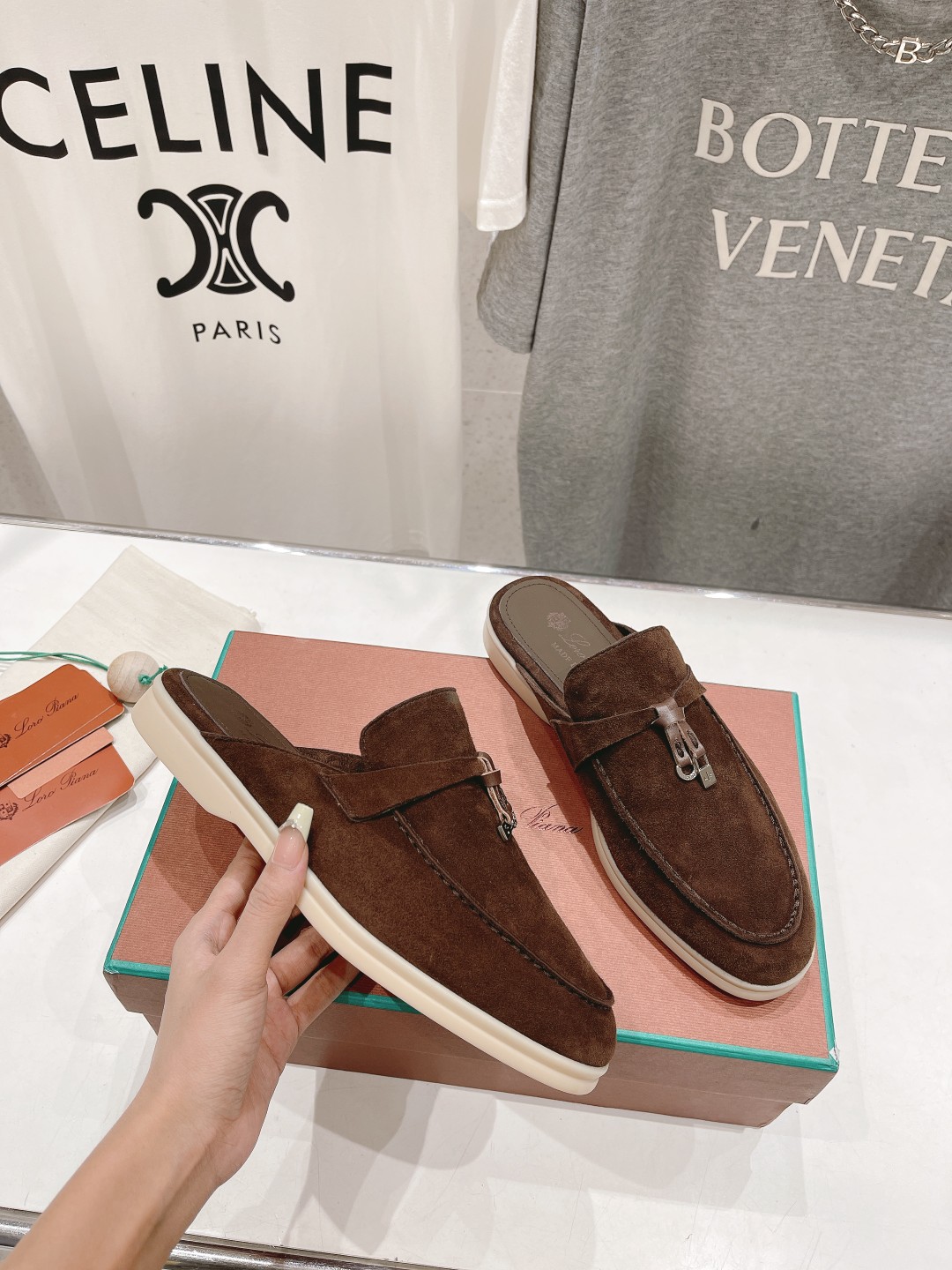 高版本出厂 半托
  Loro Piana* LP万年经典款乐福鞋 简约时尚 脚感超级舒适 一天可以暴走