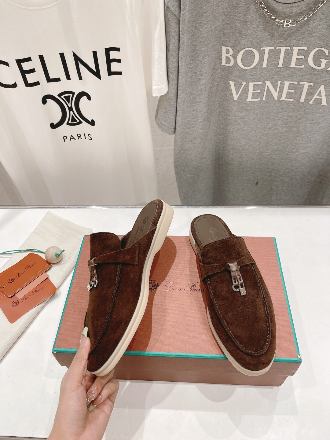 高版本出厂 半托
  Loro Piana* LP万年经典款乐福鞋 简约时尚 脚感超级舒适 一天可以暴走