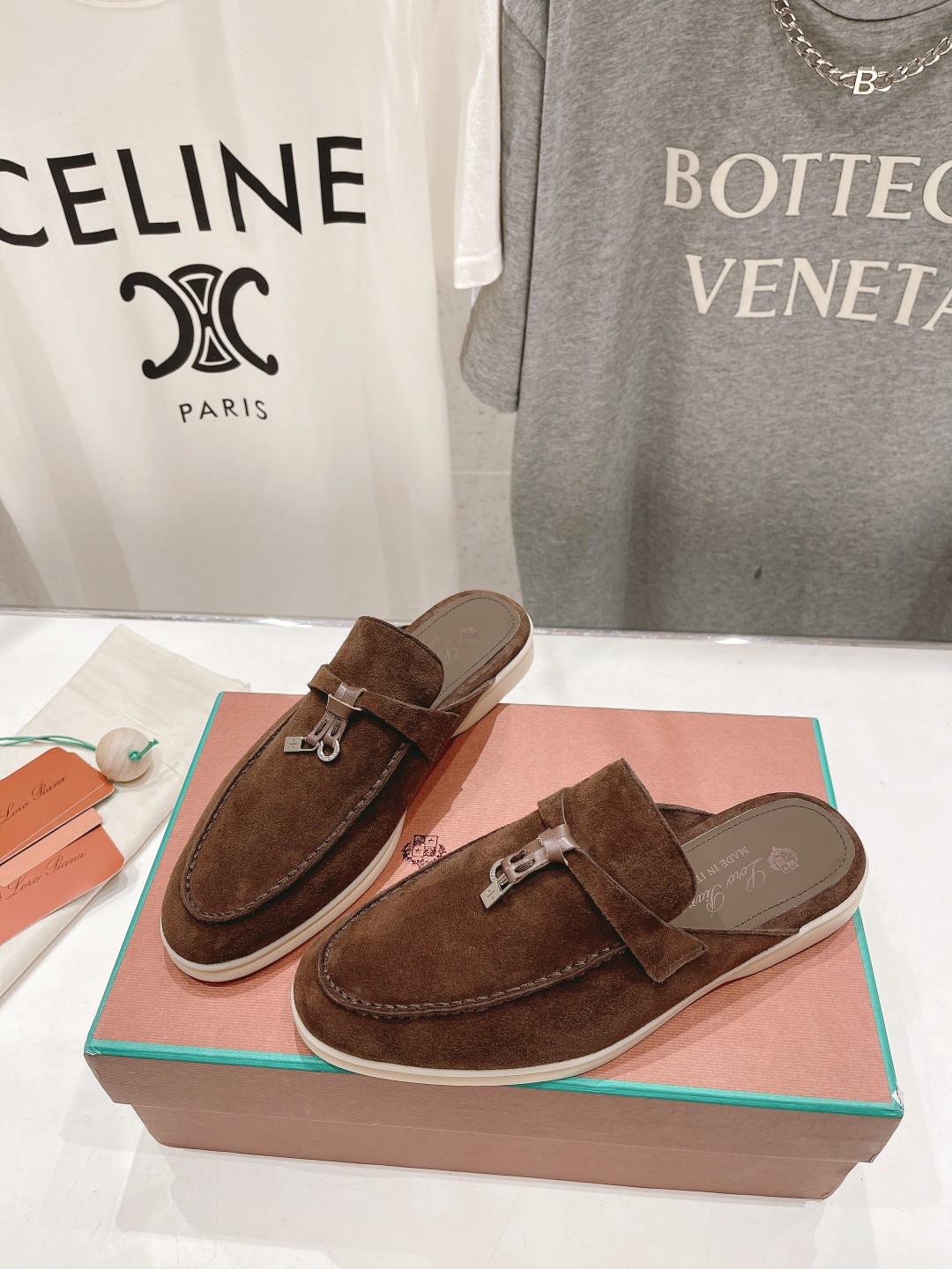 高版本出厂 半托
  Loro Piana* LP万年经典款乐福鞋 简约时尚 脚感超级舒适 一天可以暴走