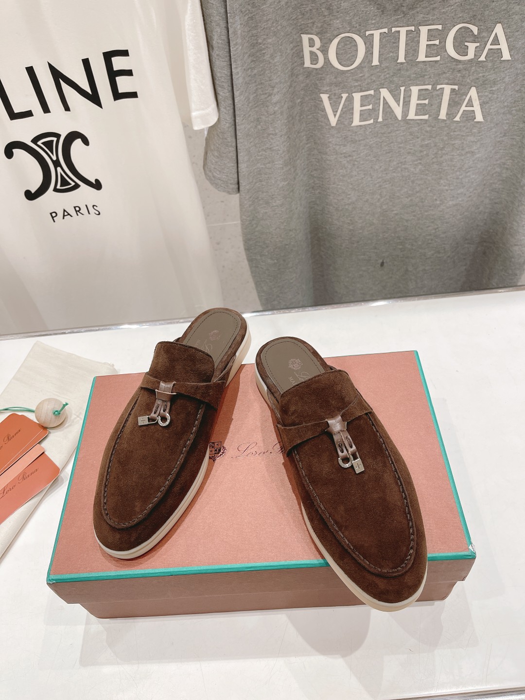 高版本出厂 半托
  Loro Piana* LP万年经典款乐福鞋 简约时尚 脚感超级舒适 一天可以暴走