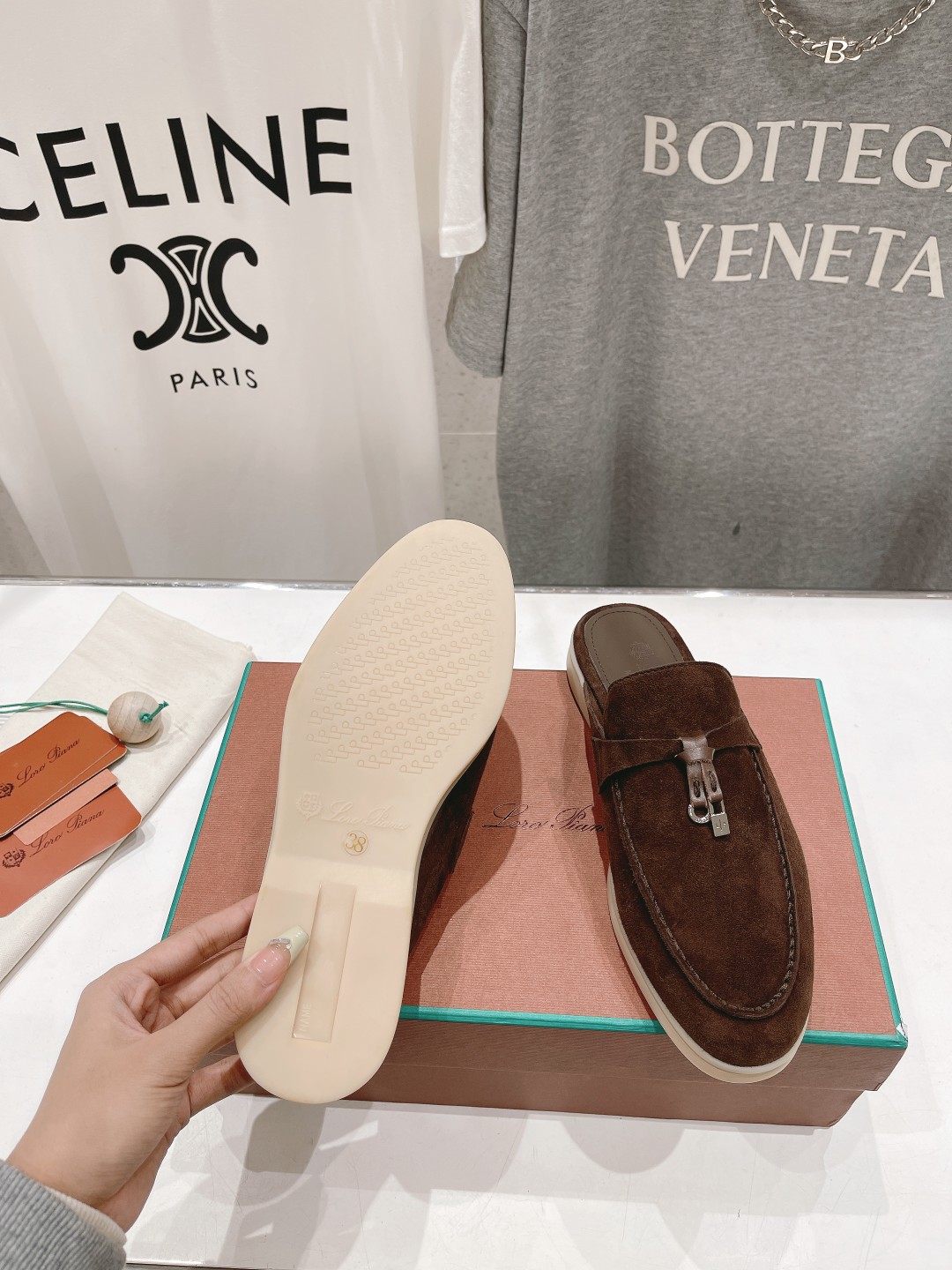 高版本出厂 半托
  Loro Piana* LP万年经典款乐福鞋 简约时尚 脚感超级舒适 一天可以暴走