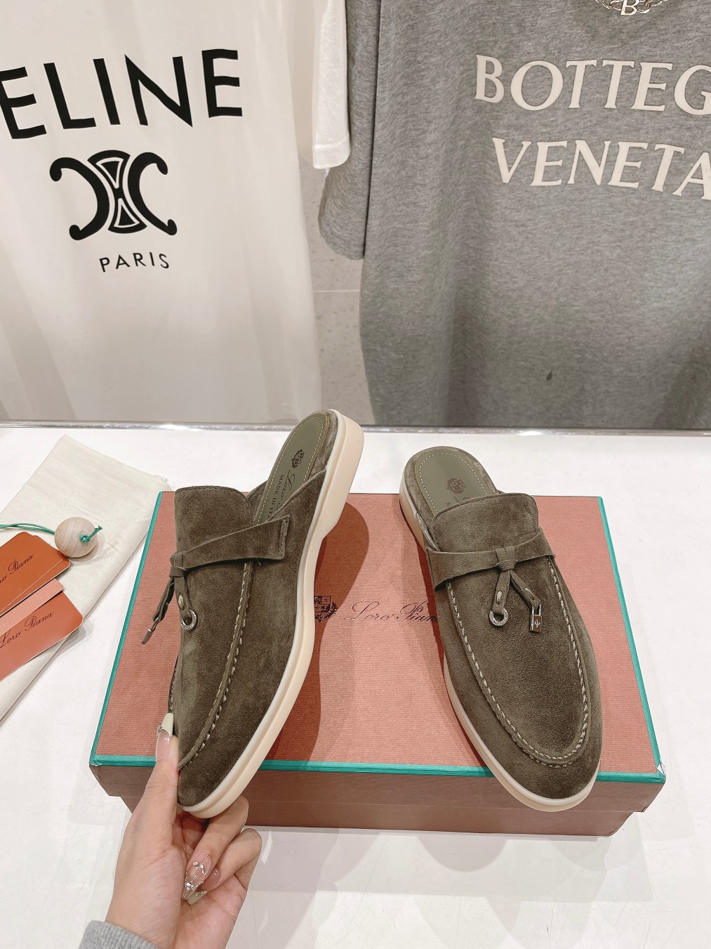 高版本出厂 半托
  Loro Piana* LP万年经典款乐福鞋 简约时尚 脚感超级舒适 一天可以暴走