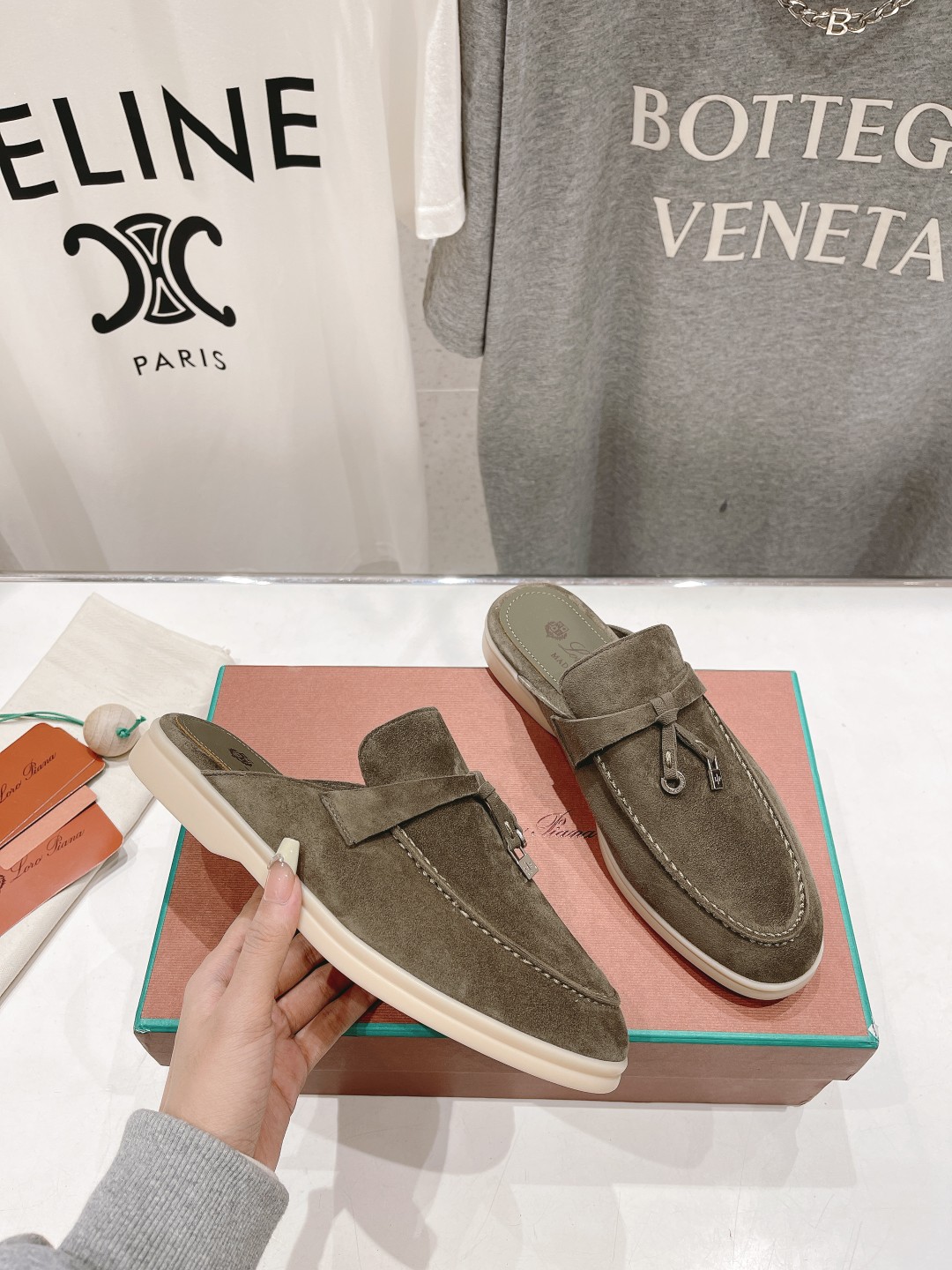 高版本出厂 半托
  Loro Piana* LP万年经典款乐福鞋 简约时尚 脚感超级舒适 一天可以暴走