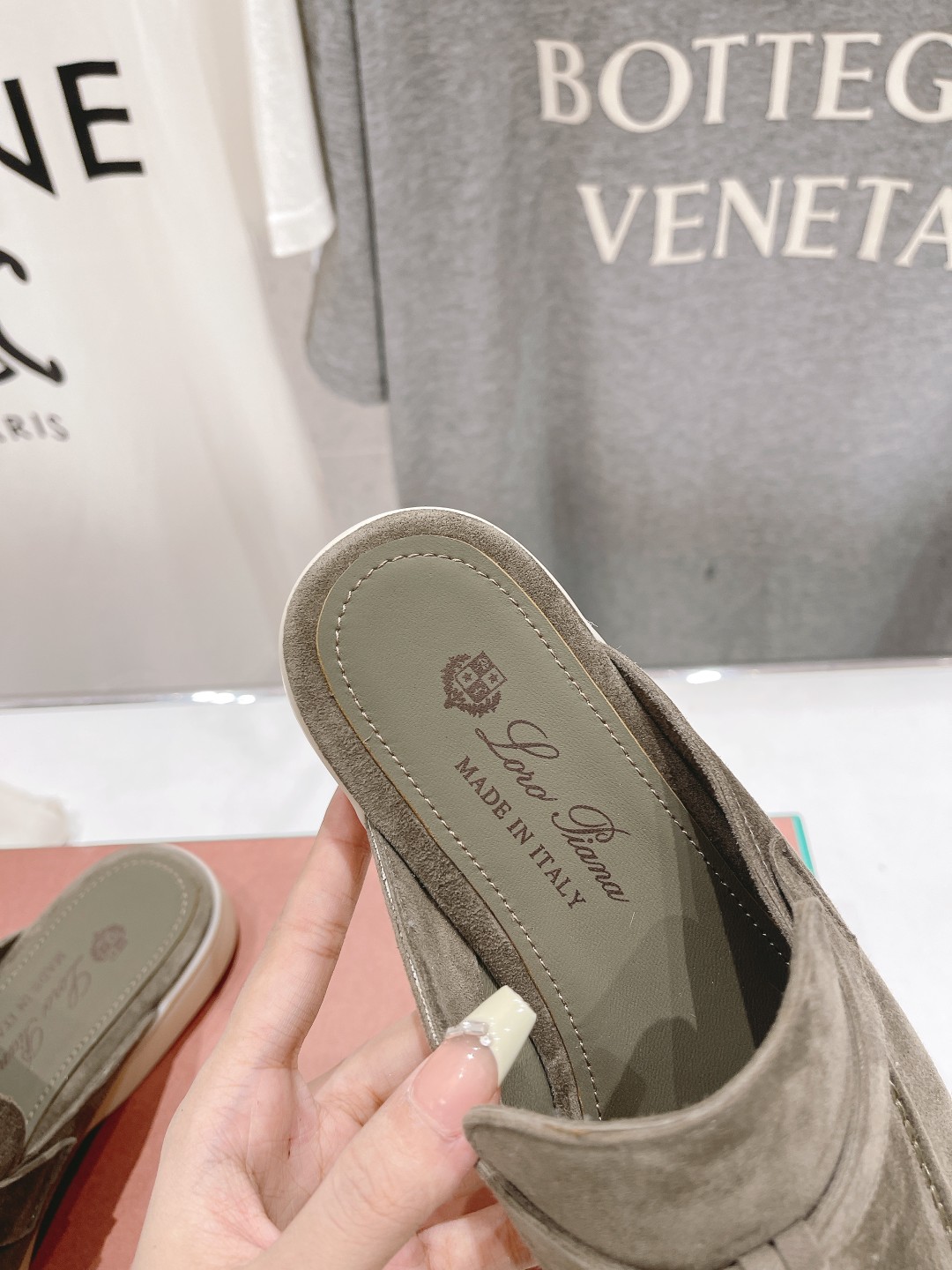 高版本出厂 半托
  Loro Piana* LP万年经典款乐福鞋 简约时尚 脚感超级舒适 一天可以暴走