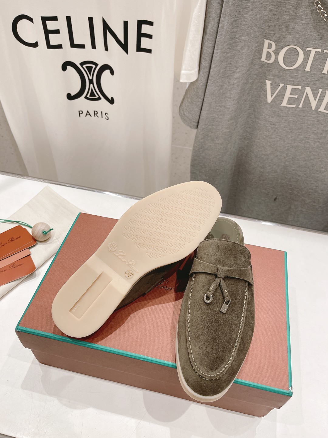 高版本出厂 半托
  Loro Piana* LP万年经典款乐福鞋 简约时尚 脚感超级舒适 一天可以暴走