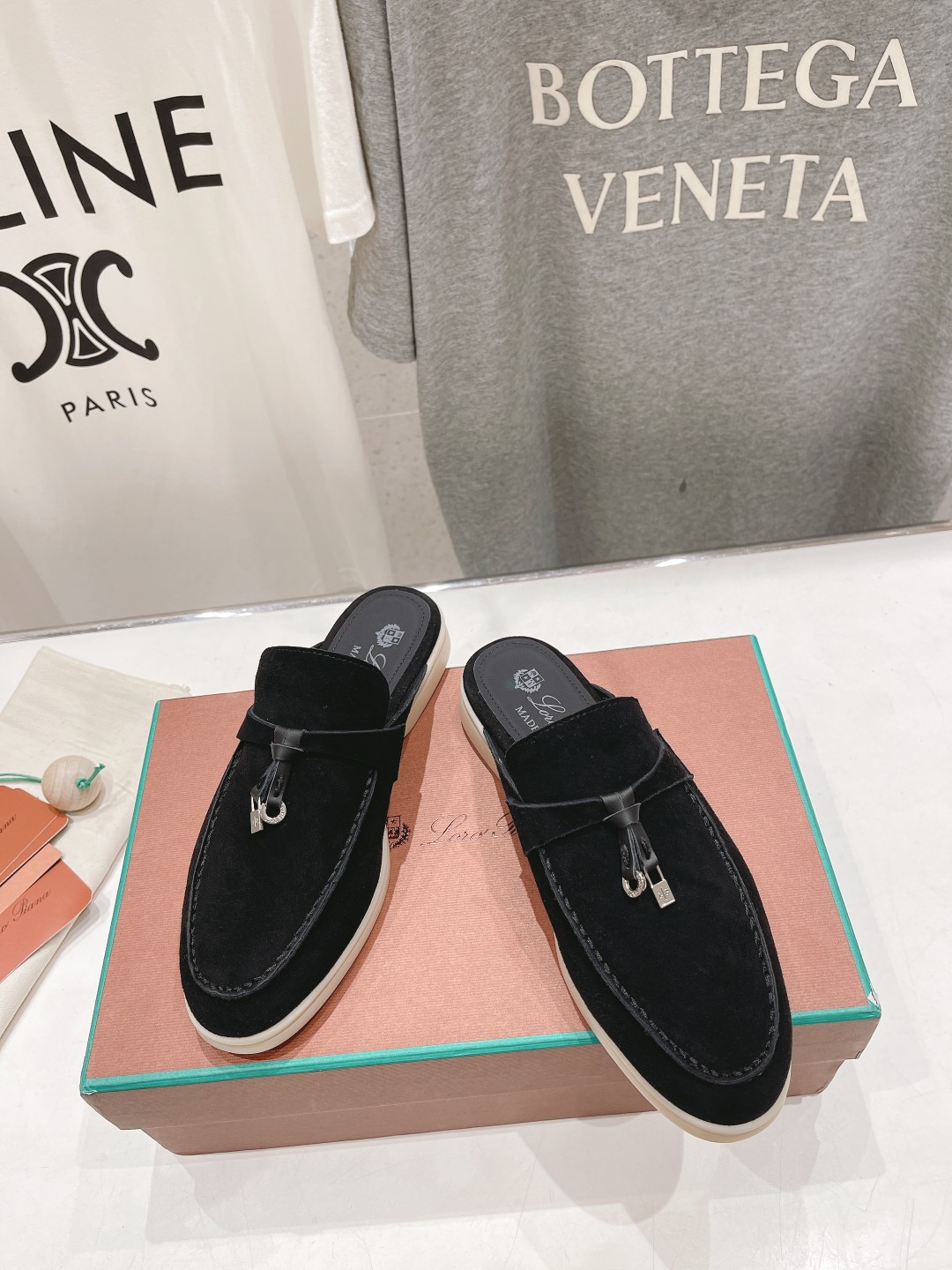 高版本出厂 半托
  Loro Piana* LP万年经典款乐福鞋 简约时尚 脚感超级舒适 一天可以暴走