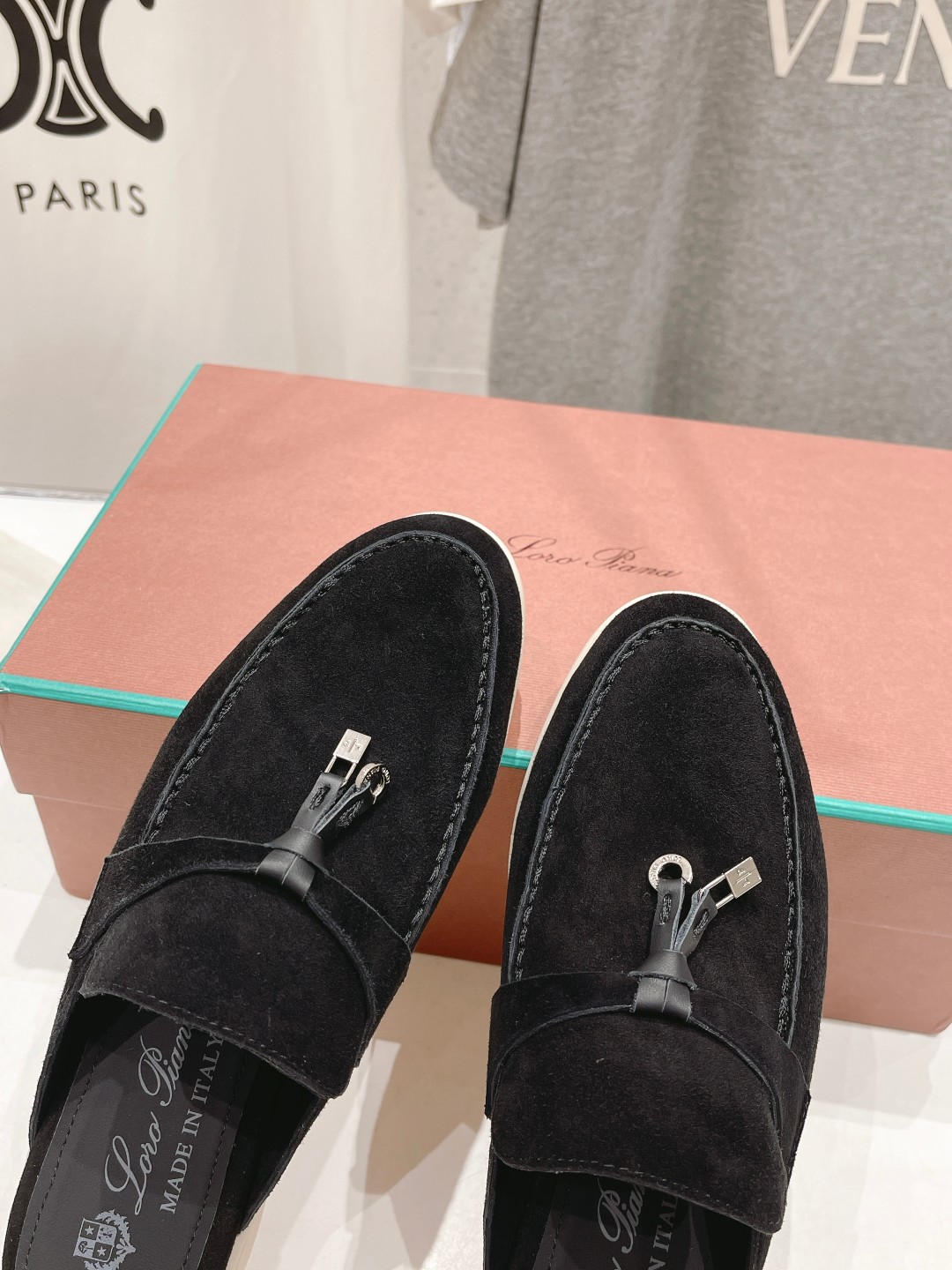 高版本出厂 半托
  Loro Piana* LP万年经典款乐福鞋 简约时尚 脚感超级舒适 一天可以暴走