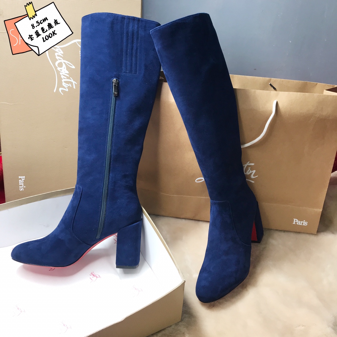 NO:336920,High-end customized autumn and winter boot series!  H8.5Cm, size 35-42. Private mold trademark zipper, 319- royal blue deer leather, one boot barrel and one leather. Three leather materials are only one pair, 16-inch long boots. Official website synchronization Standard European code Reference:319- Color:blue Material:veau velours Lining:goat leather Heel height:8.5Cm Sole:leather sole Size:EUR 35-42 (US 4-11):,,christian louboutin,boots19860909高端订制 秋冬靴系列！ H8.5Cm,尺码35-42码.私模商标拉链,319－宝蓝色鹿皮,一个靴筒一张皮.三张皮料只开一对,16寸长靴.官网同步 标准欧码 Reference:319－ Color:blue Material:veau velours Lining:goat leather Heel heigh:8.5Cm Sole:leather sole Size:EUR 35－42（US 4一11) :,,christian louboutin,boots,Women's Shoes