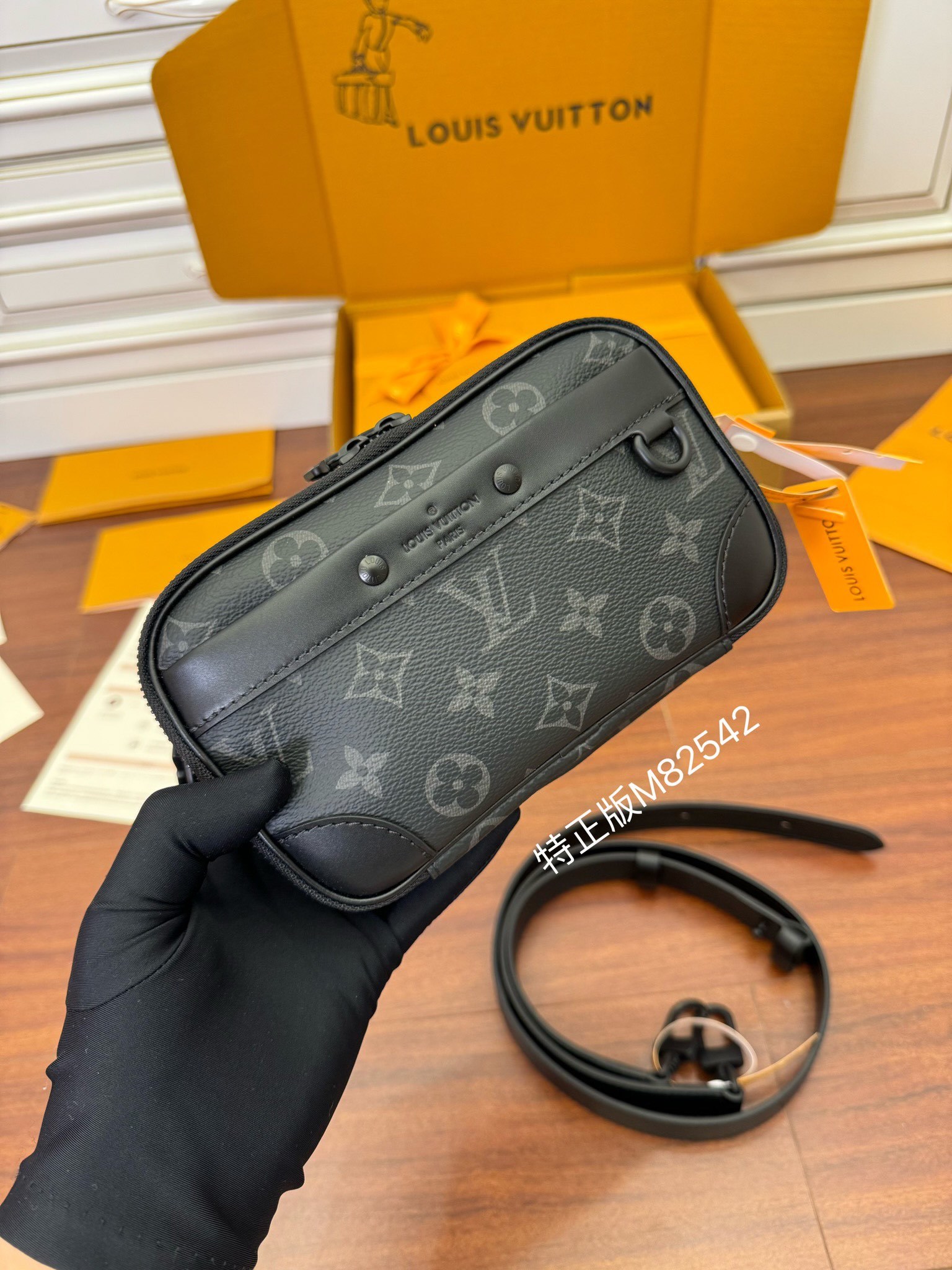 独家首发型号特正版M82542品质全面再次升级专柜同步电子芯片内码新礼盒礼品袋保护纸铜版电子标签合格证皮