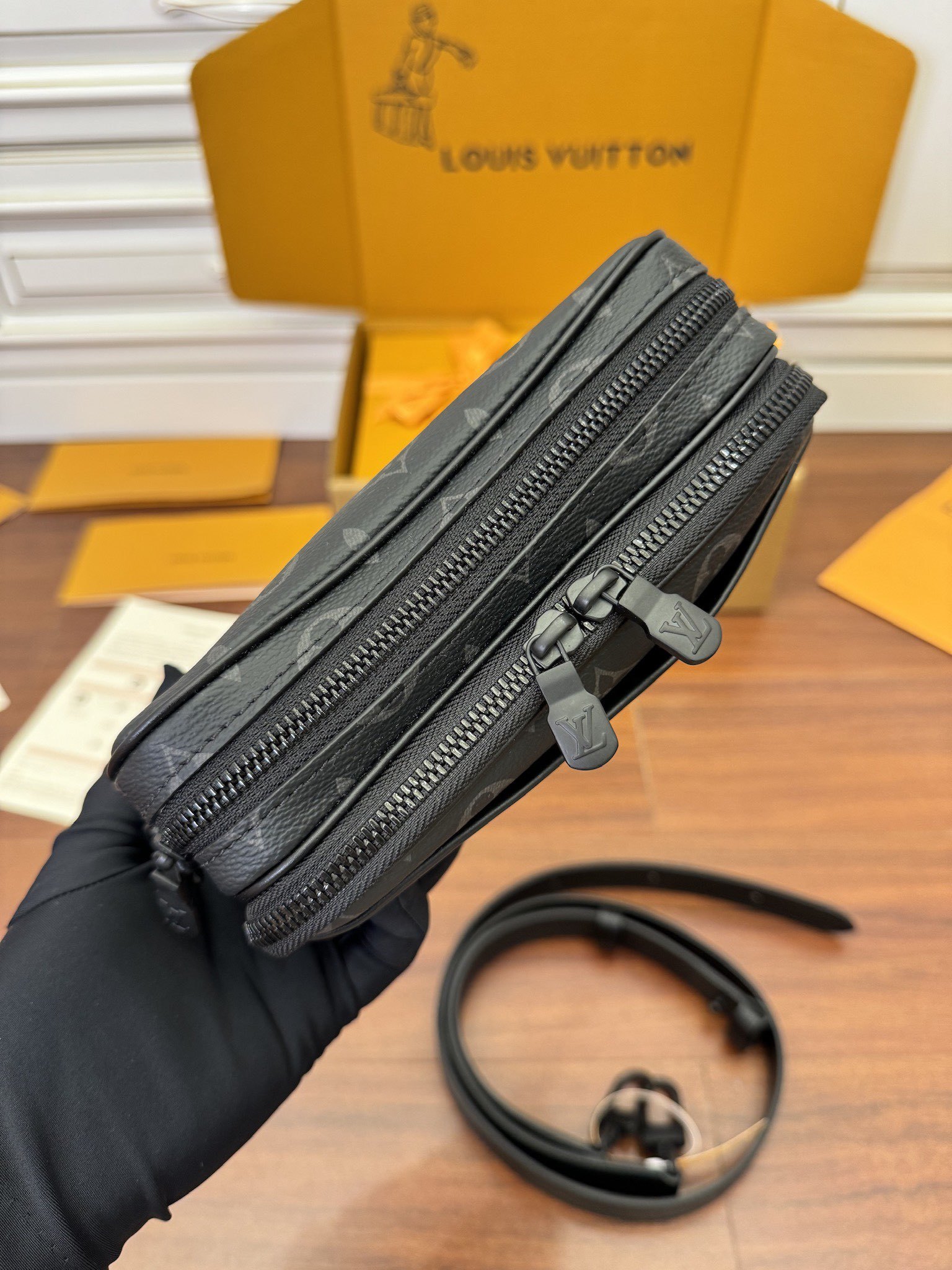 独家首发型号特正版M82542品质全面再次升级专柜同步电子芯片内码新礼盒礼品袋保护纸铜版电子标签合格证皮