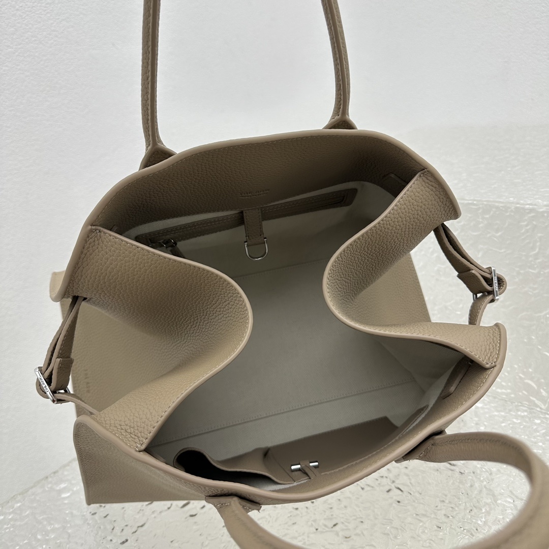 中号荔枝奶茶Margaux10/1517系列品牌在极简设计上的功力线条干净尽管没有什么logo印花的加持