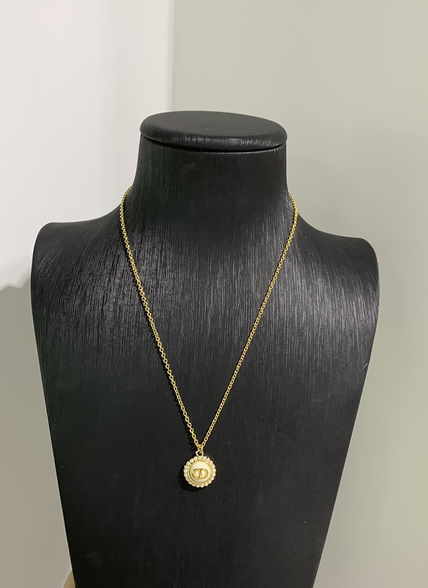 NO:102394,Dior round white resin necklace, Dior necklace, dior, dior, necklace19860909迪奥圆形白色树脂项链,Dior项链,dior,dior,necklace,Jewelry