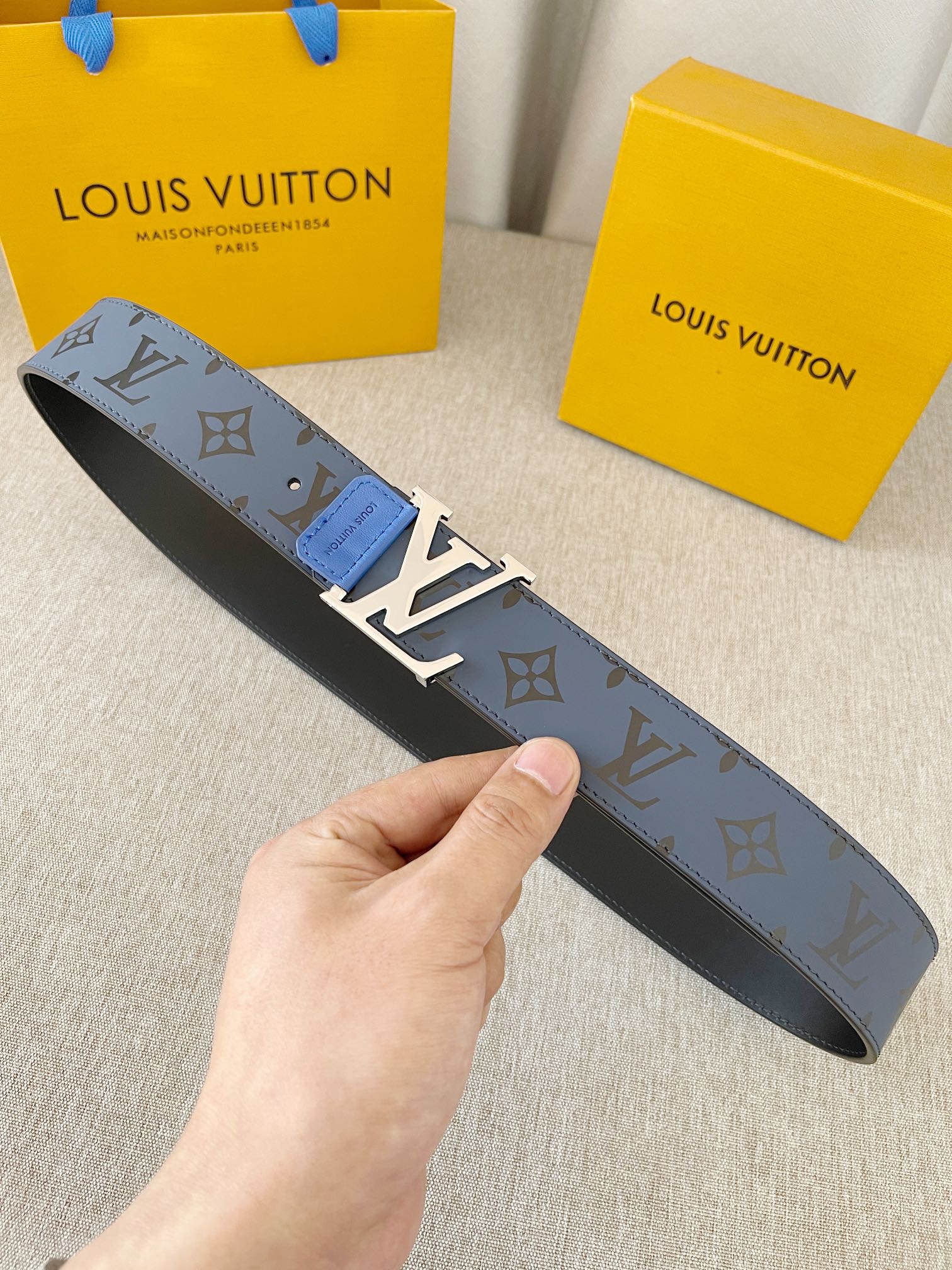 Louis Vuitton Riemen Zwart Blauw Donkerblauw Kalfsleer Koeienhuid Wintercollectie