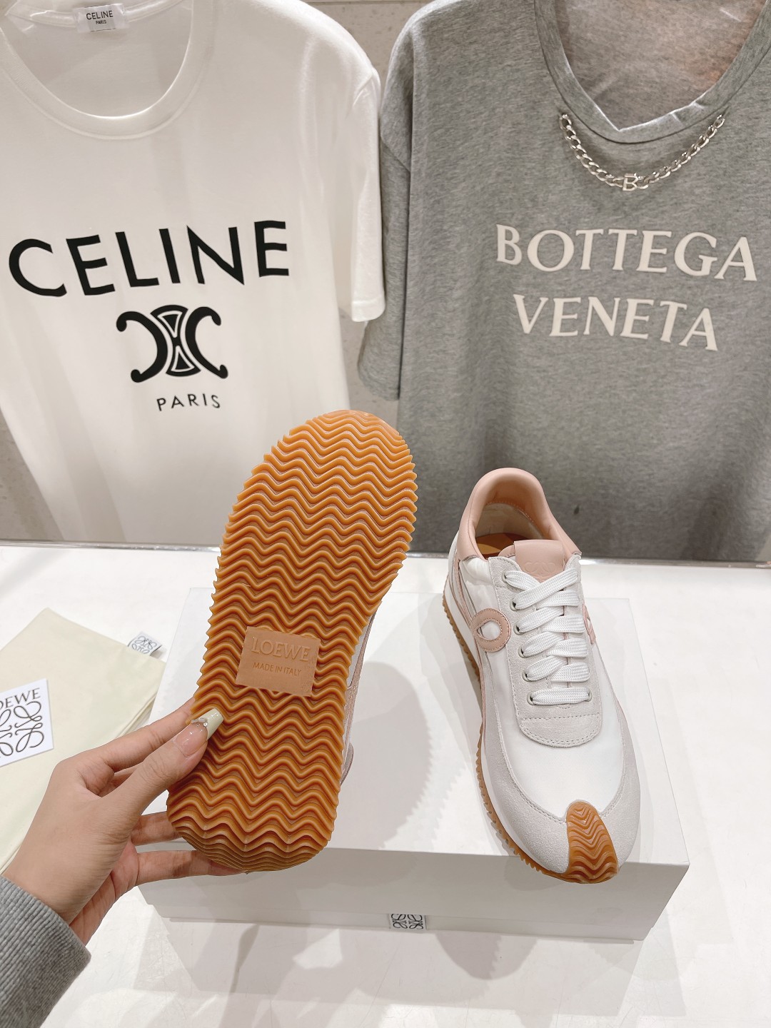 高版本出厂  情侣👫款
  🆕LOEWE罗意威2023SS新款运动休闲鞋，国外购原板1：1开发，皮革，绒