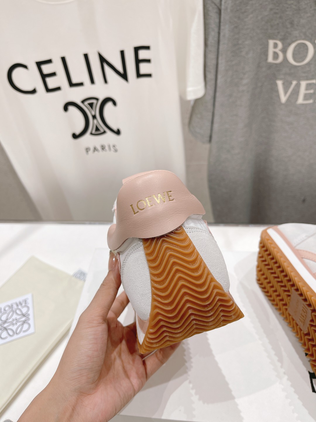 高版本出厂  情侣👫款
  🆕LOEWE罗意威2023SS新款运动休闲鞋，国外购原板1：1开发，皮革，绒