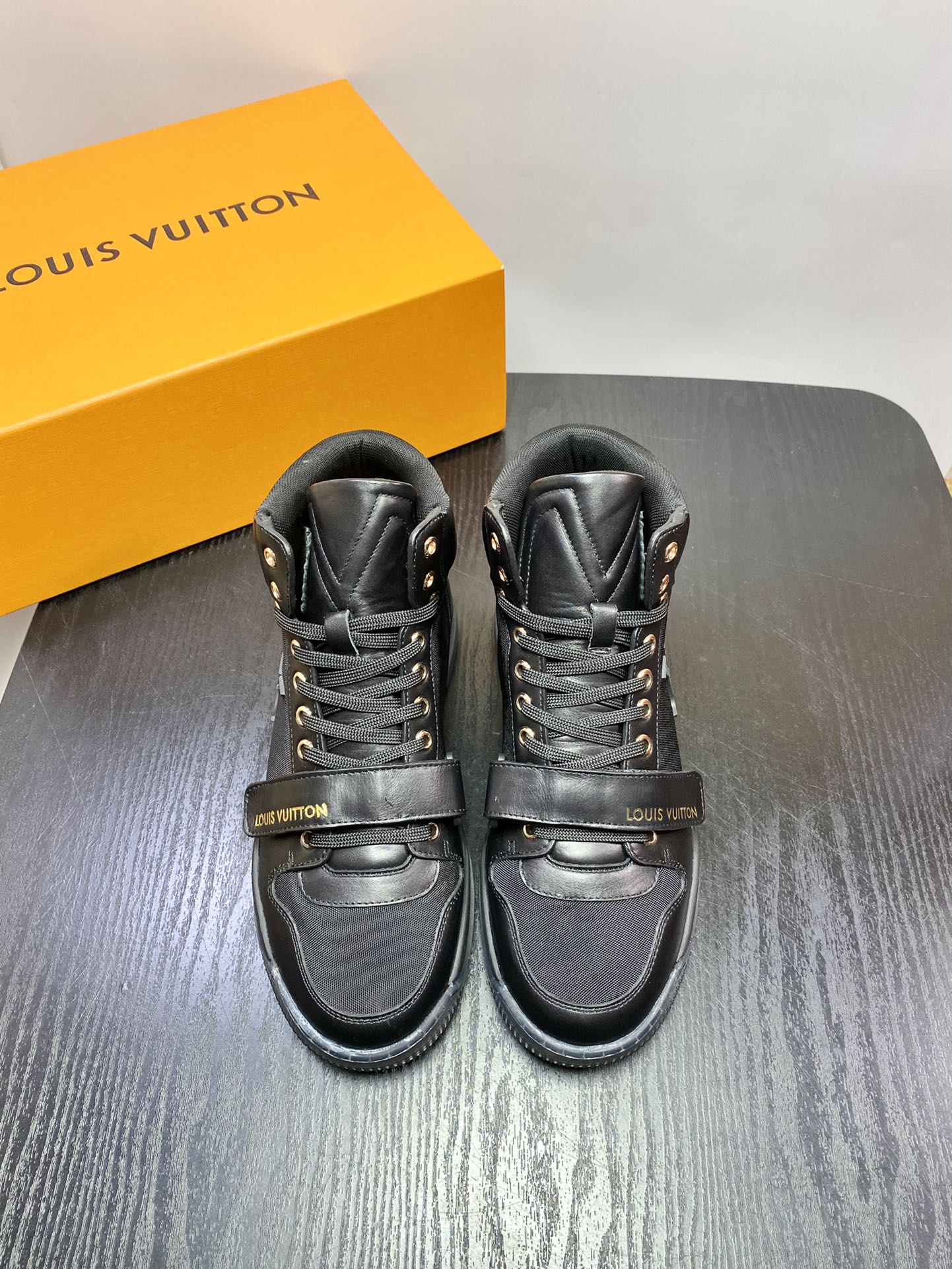 Louis Vuitton AAA+
 Shoes Sneakers Men Calfskin Cowhide High Tops