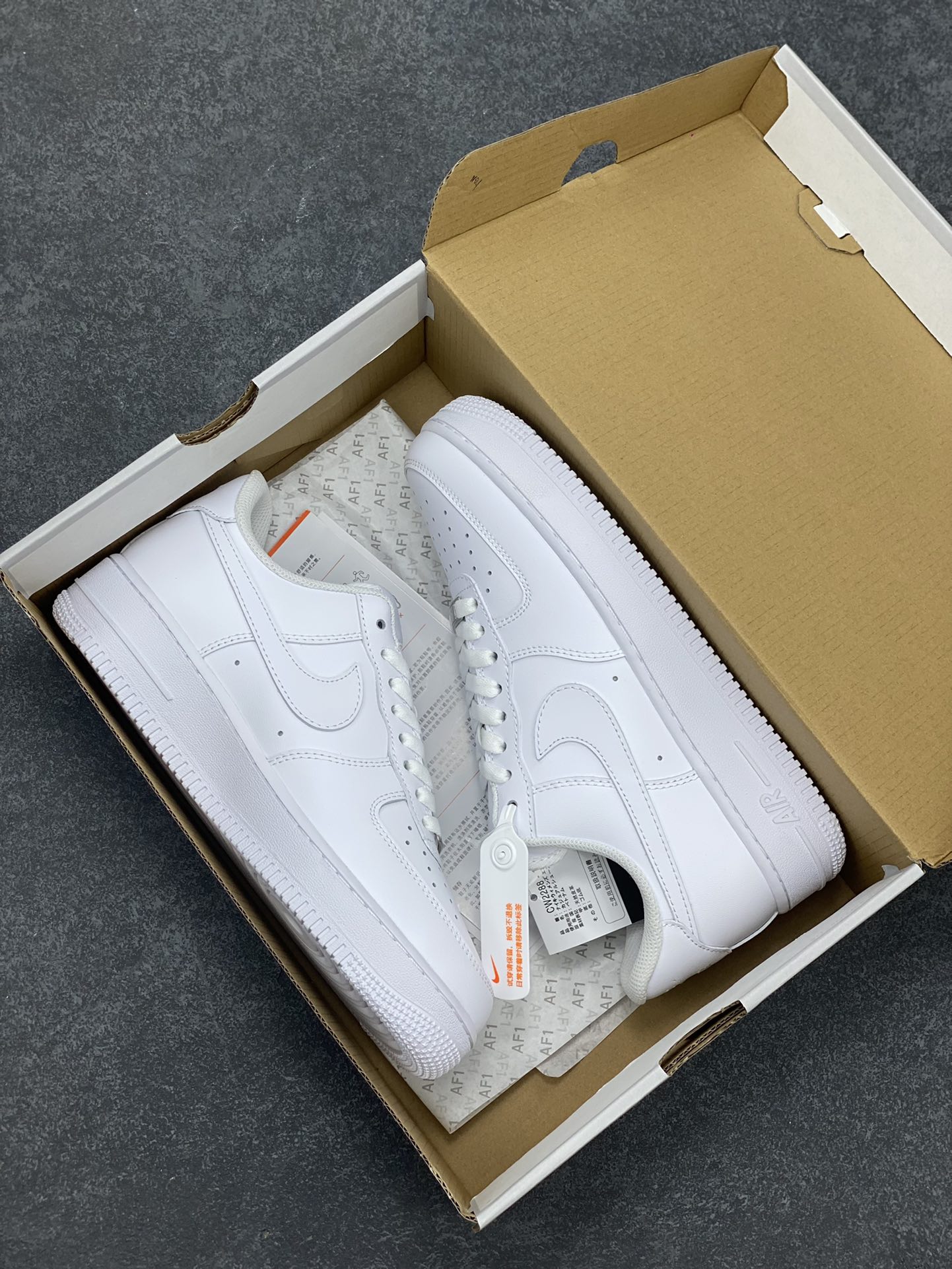 图片[9]-🎉全新版本 同级随意对比💯 质保30天💯 此版本独家订单！历经半年开发数十双各渠道原鞋！欢迎大家一起品鉴！ 1️⃣原鞋开模，超正版型 2️⃣全鞋面头层皮材质，无任何二层拼接 3️⃣最新数码冲孔、针车线条均匀完美 4️⃣鞋垫正版刷胶、钢印、A级胶水 5️⃣保证全掌气垫，采用蓝底高品质气垫 6️⃣完美削皮、1：1全鞋面涂边喷漆 7️⃣高质感鞋盒、全新货号鞋标 8️⃣标配日文吊牌+防伪扣，实体店、外贸专供 9️⃣超注重细节，清洁度极高、零修正 货号：男鞋CW2288-111 女鞋DD8959-100 尺码：35.5 36 36.5 37.5 38 38.5 39 40 40.5 41 42 42.5 43 44 44.5 45 46-选品中心