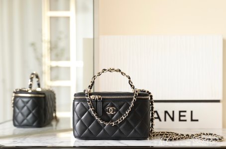 Chanel Buy Crossbody & Shoulder Bags Hot Sale
 Black Gold Hardware Lambskin Sheepskin Fall/Winter Collection