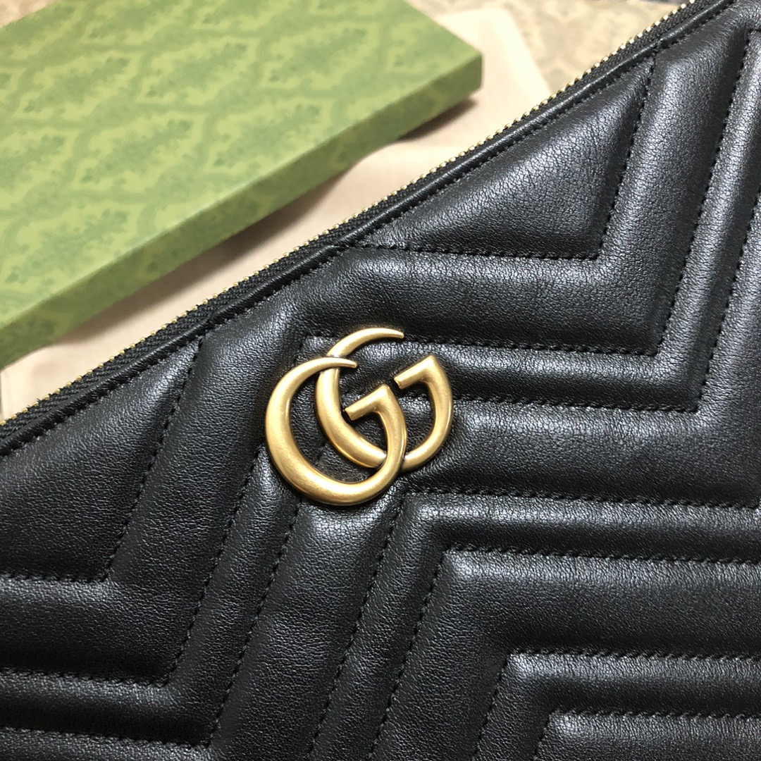 GG Marmont系列手包.源自20世纪70年代Gucci典藏腰带搭扣设计的双G造型配件，经现代美学演