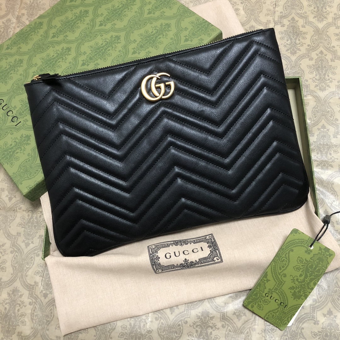 GG Marmont系列手包.源自20世纪70年代Gucci典藏腰带搭扣设计的双G造型配件，经现代美学演