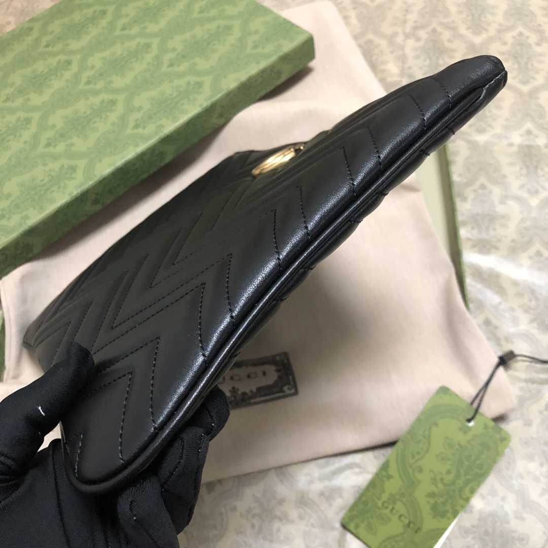 GG Marmont系列手包.源自20世纪70年代Gucci典藏腰带搭扣设计的双G造型配件，经现代美学演